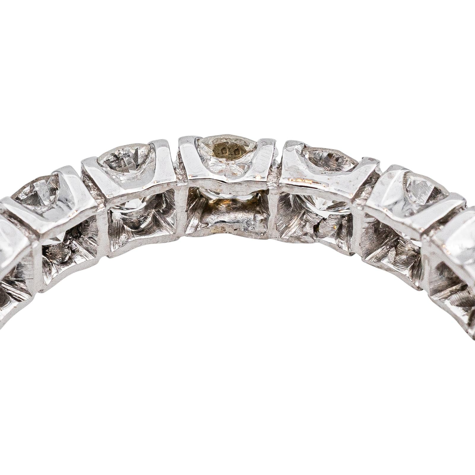 American-Style Wedding Band in White Gold with Diamonds