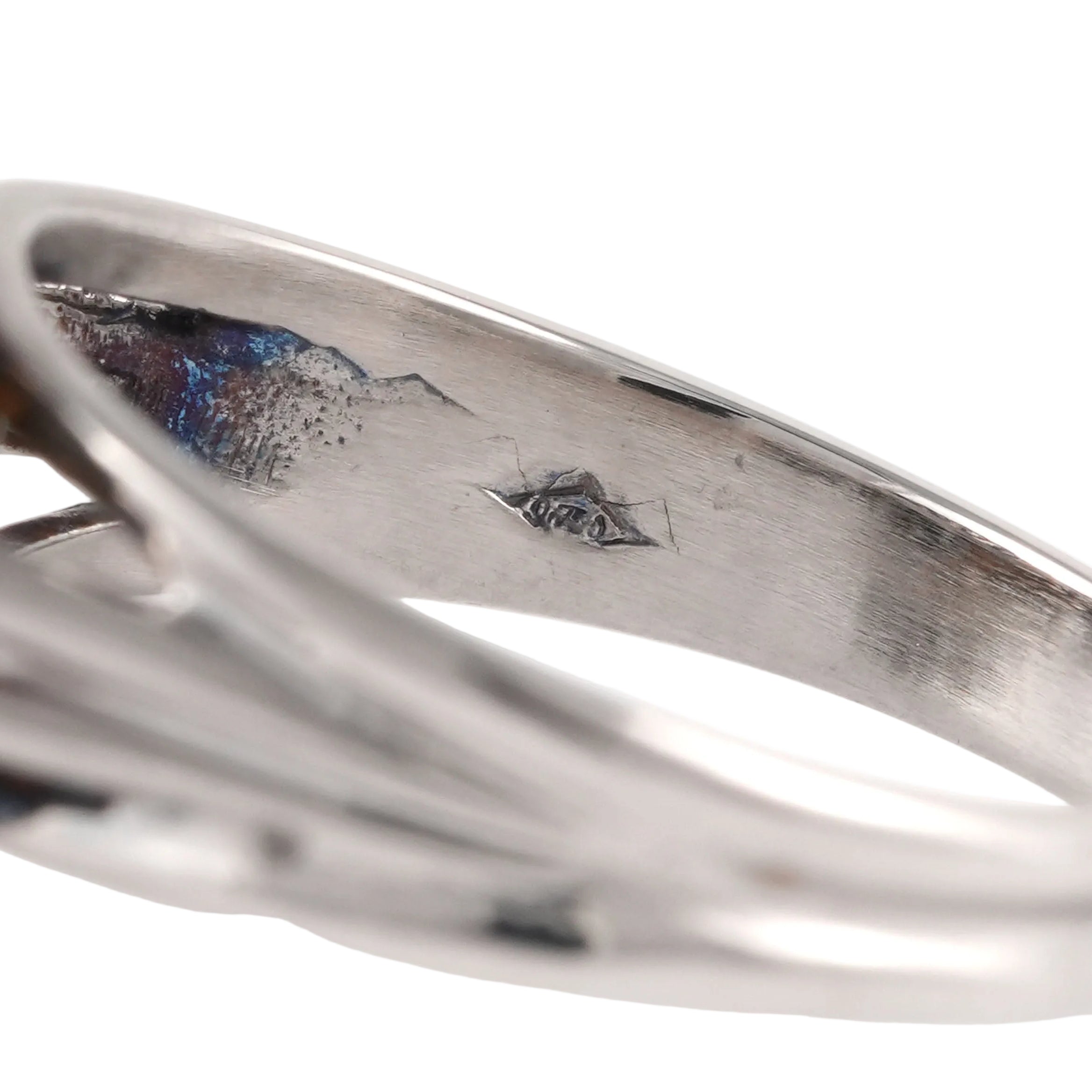 Entourage Ring in White Gold and Diamonds