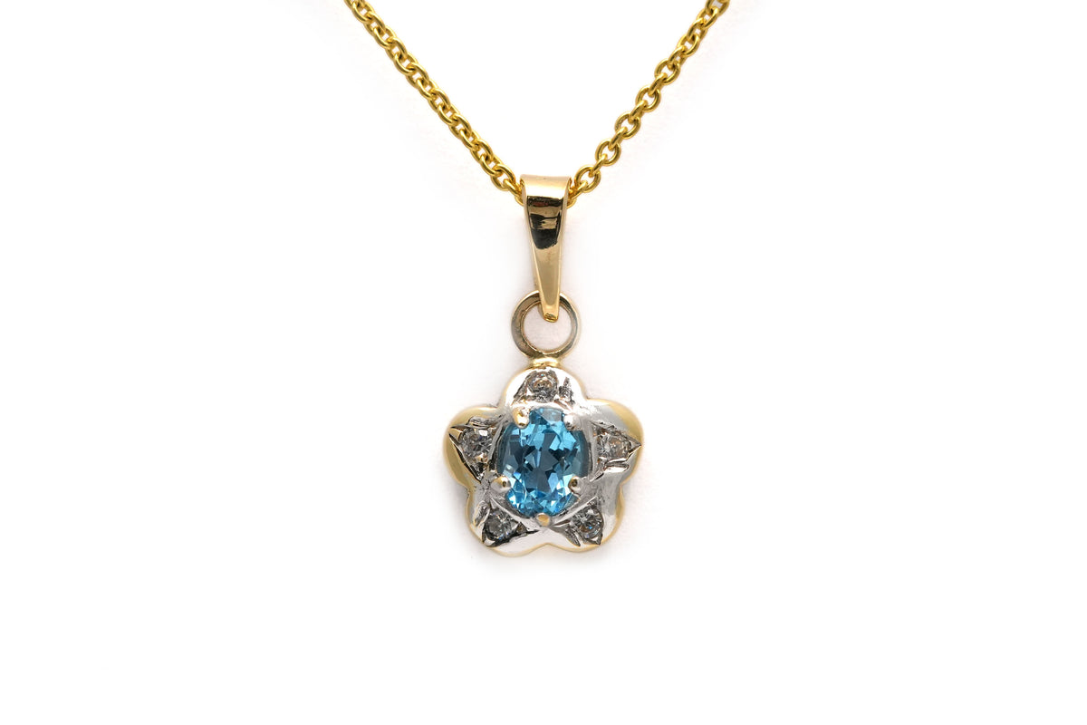 Pendant made of white gold, yellow gold, topaz, and diamonds