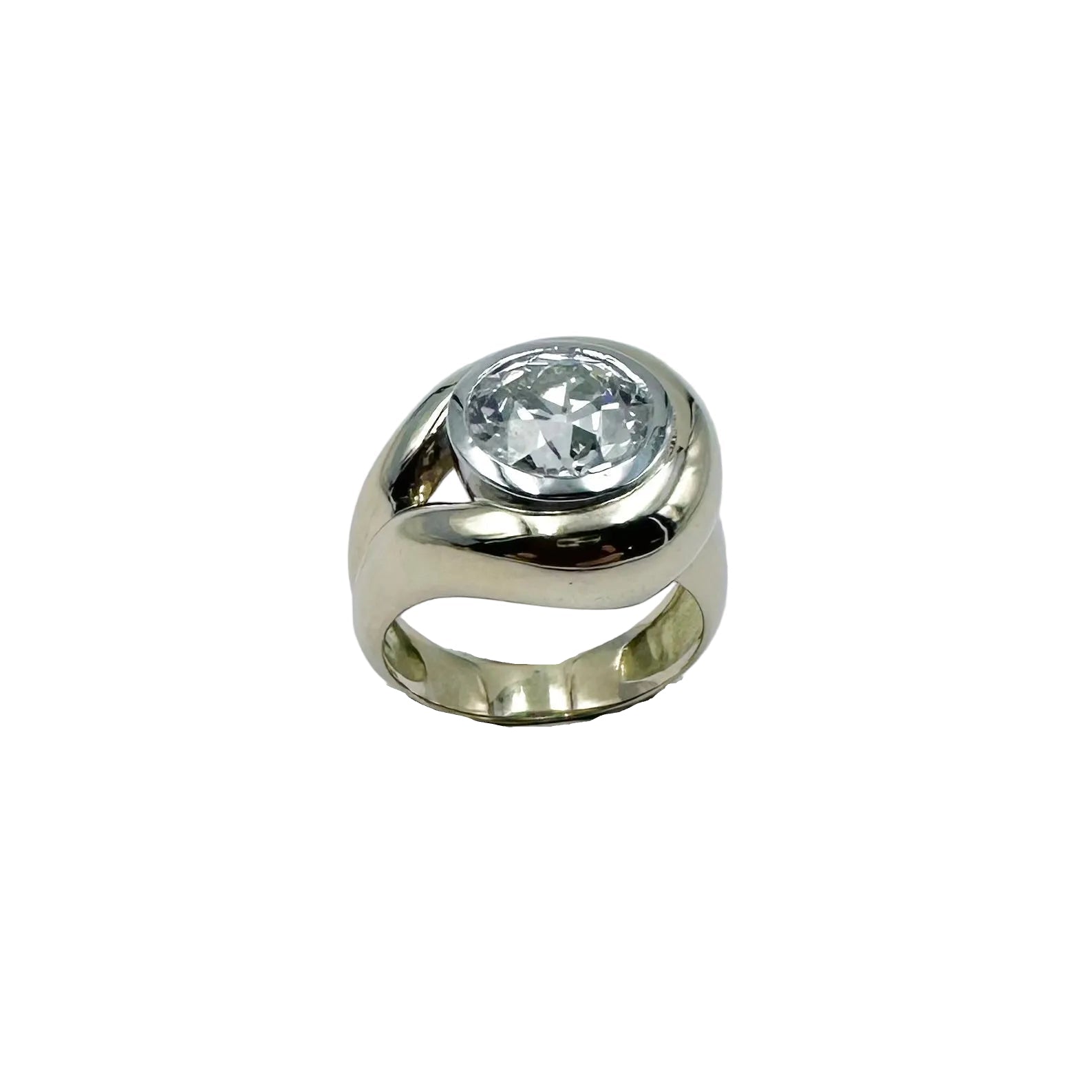 Yellow gold, Platinum and Diamond Solitaire Ring