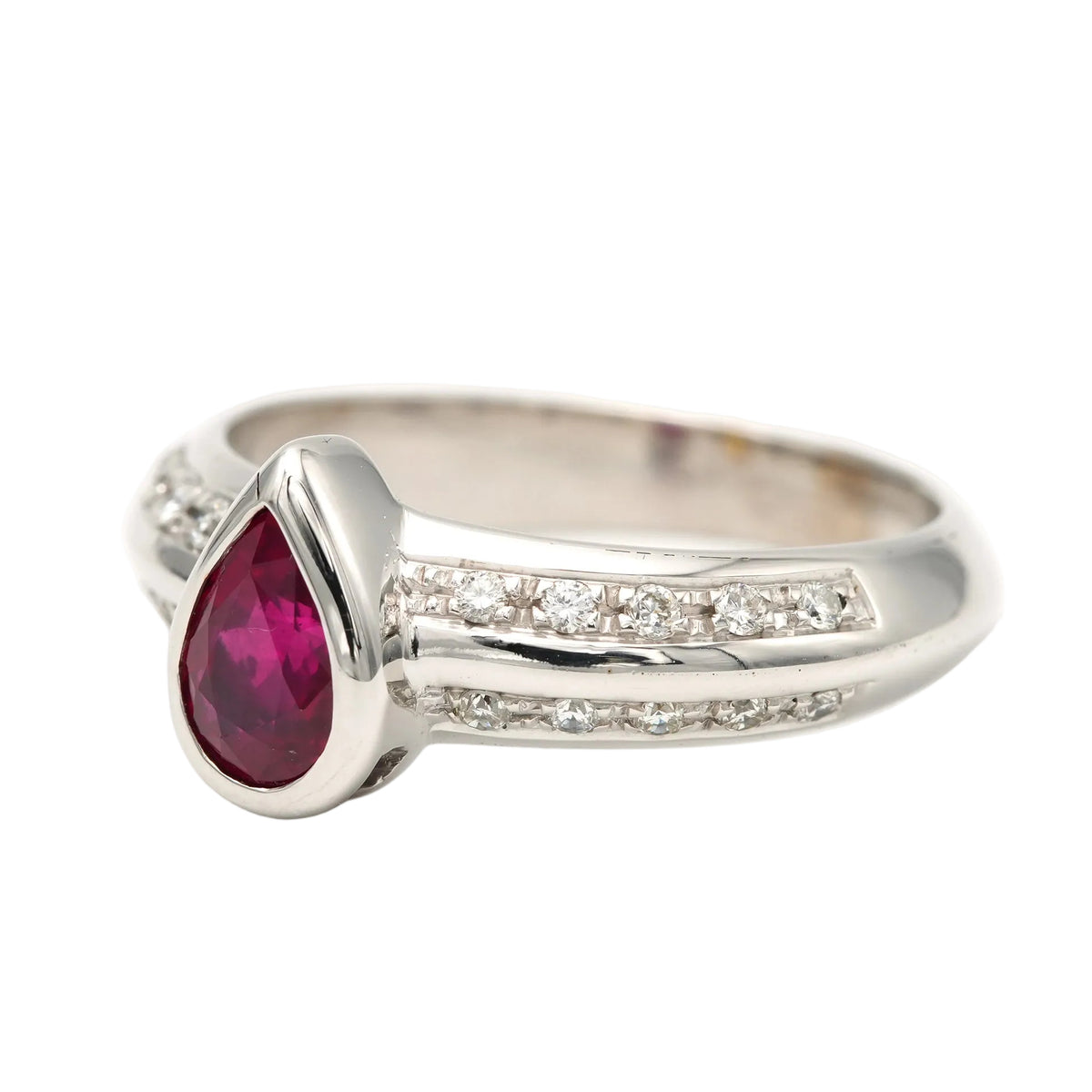 Bague Solitaire en or blanc, rubis et diamants