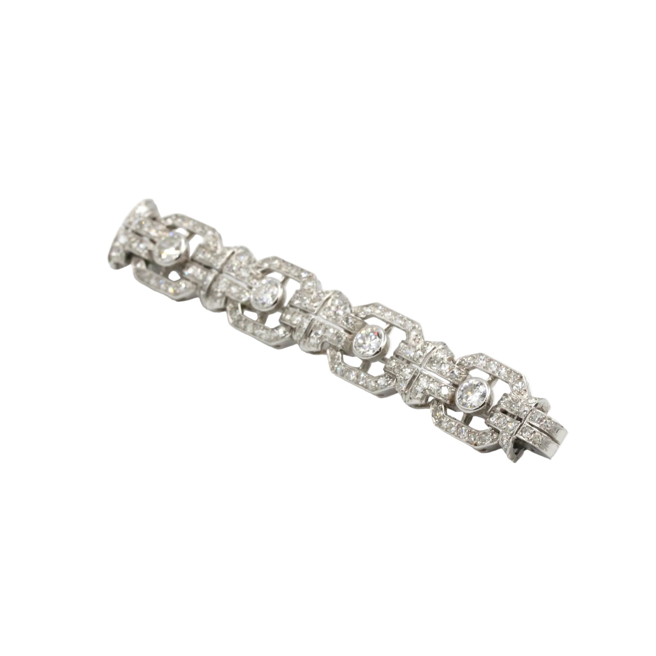 Brooch made of white gold, Platinum, and Diamonds