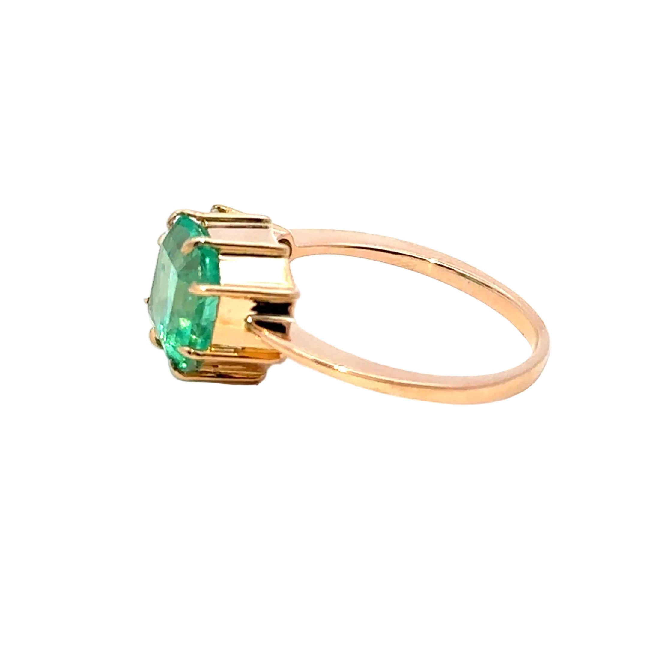 Yellow Gold Solitaire Ring with Emerald and Diamonds
