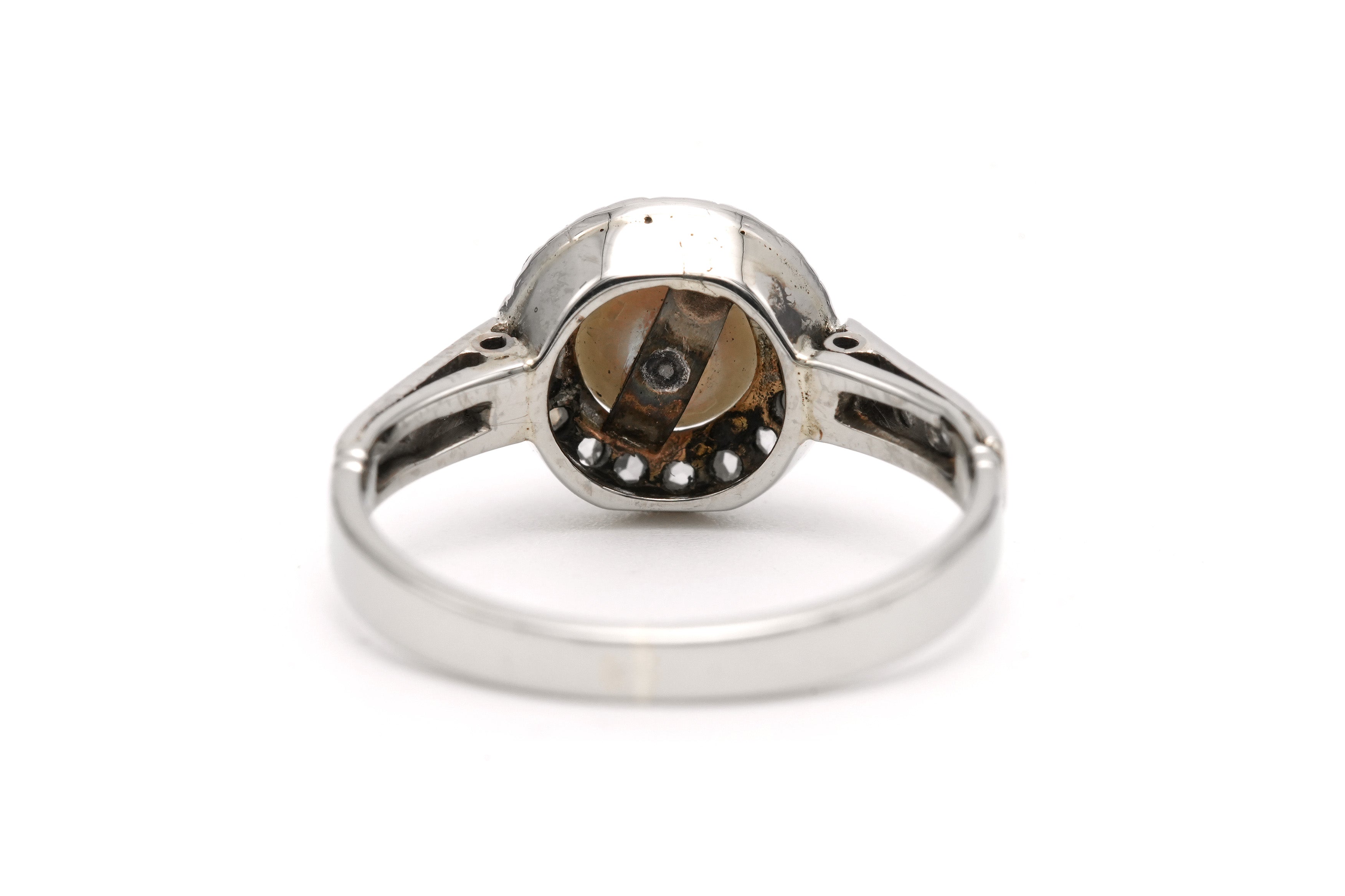 Bague Entourage en or blanc, perle et diamants