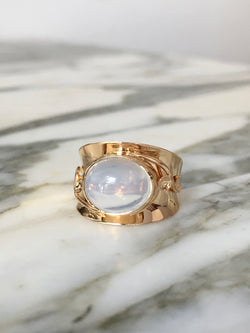 Yellow Gold Solitaire Ring with Moonstone