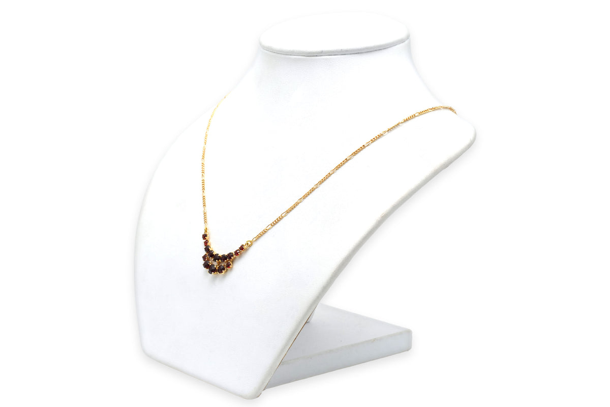 Yellow Gold Necklace with Garnet Pendant