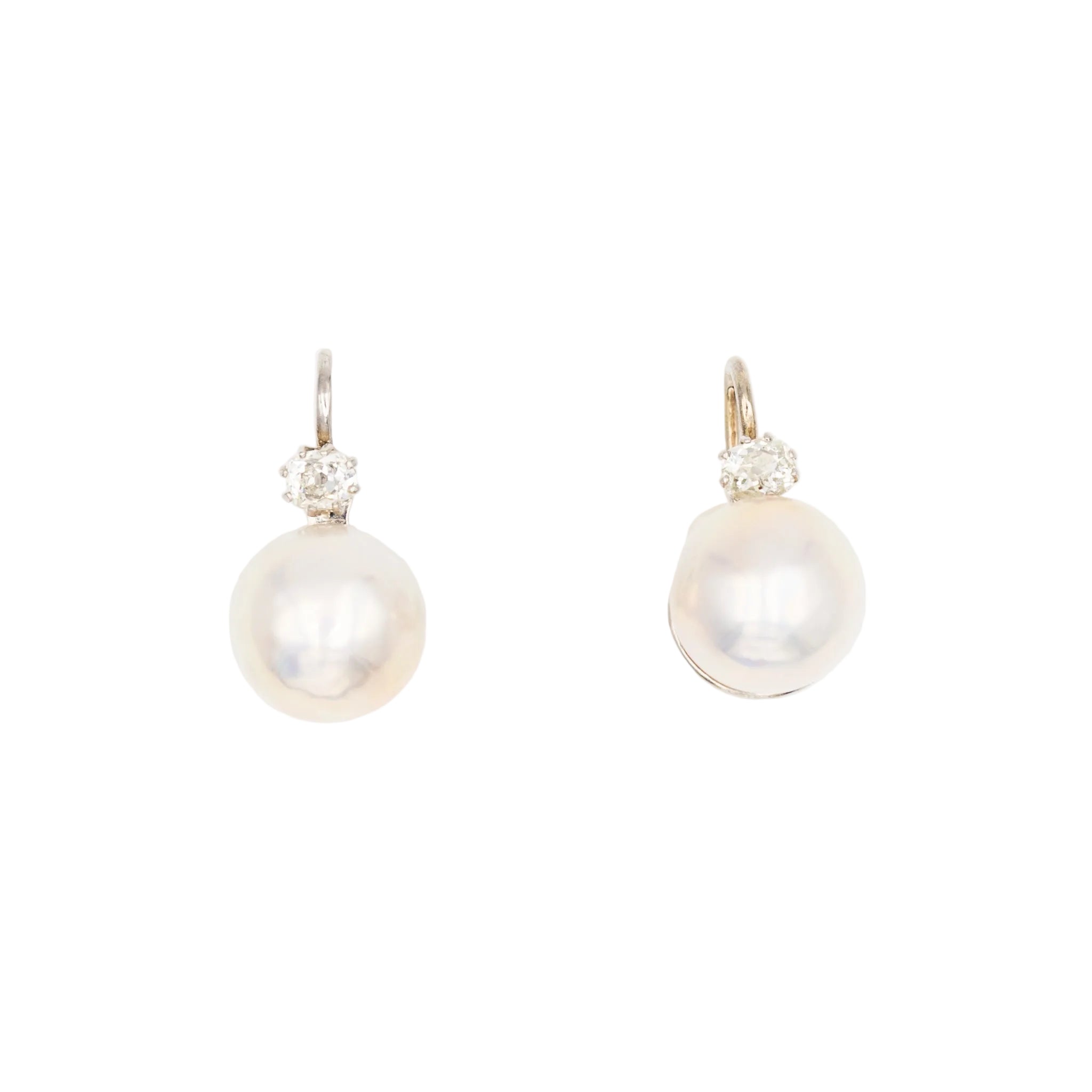Boucles d'oreilles dormeuses en or blanc perles et diamants