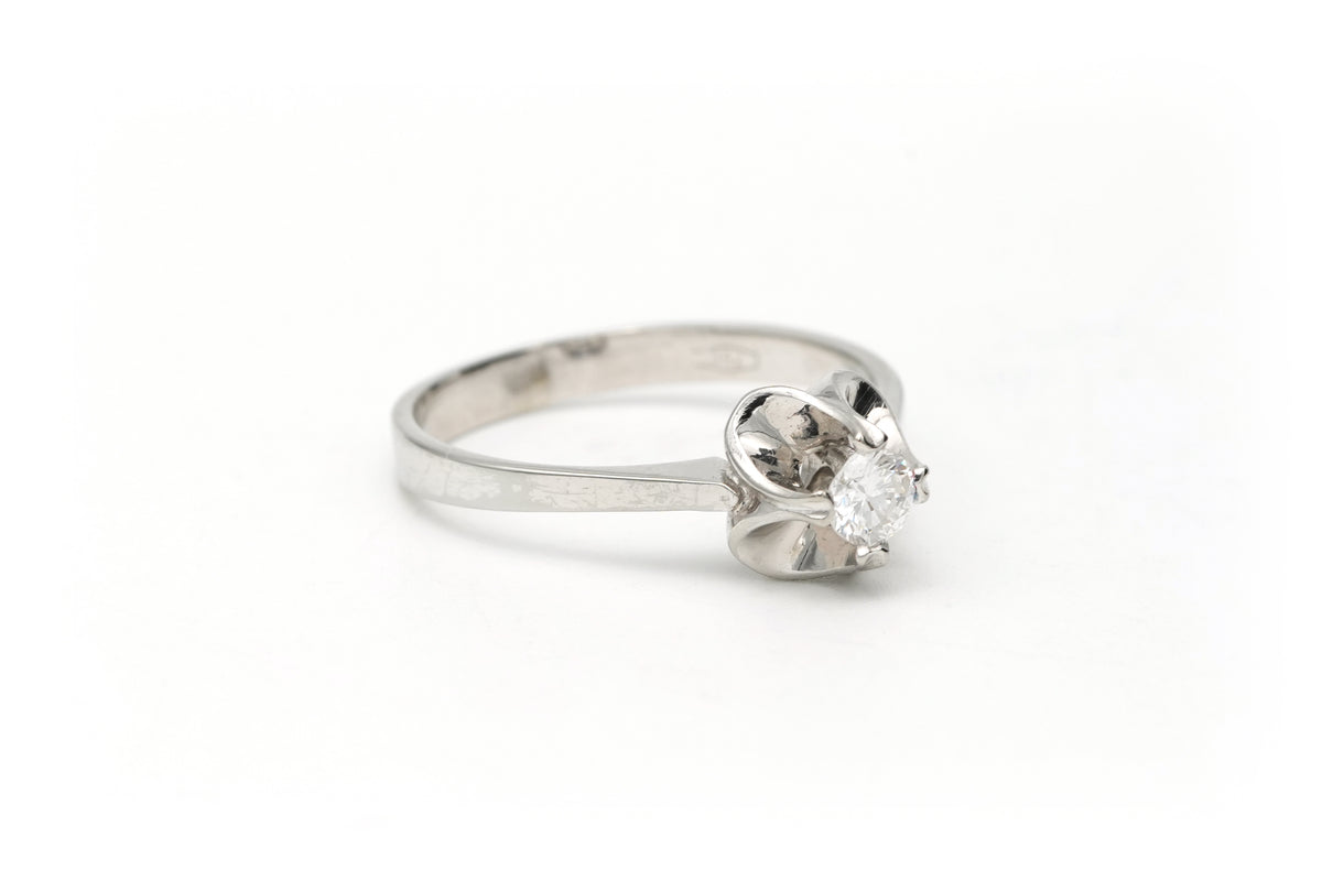 White Gold Solitaire Ring with Diamond