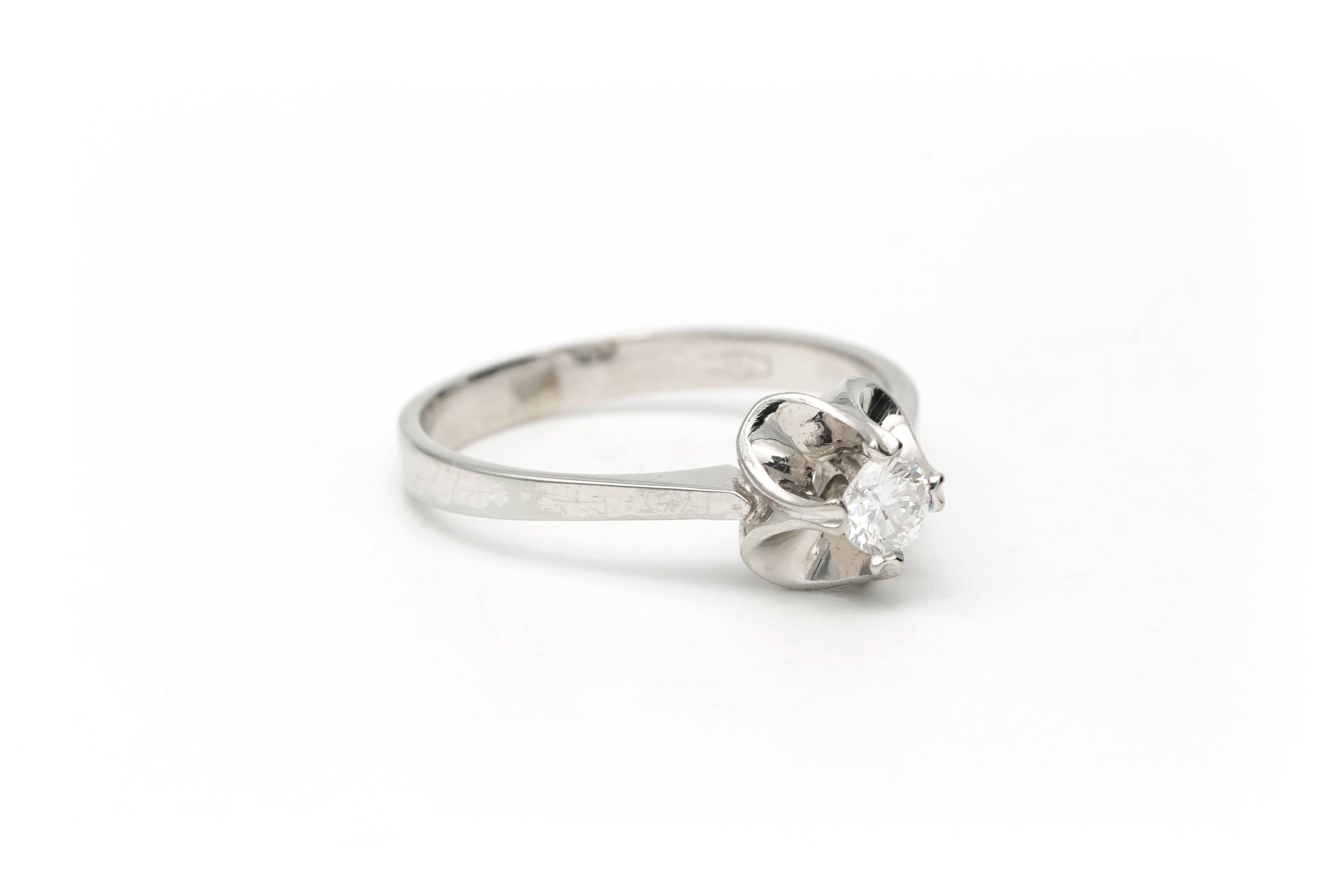 White Gold Solitaire Ring with Diamond