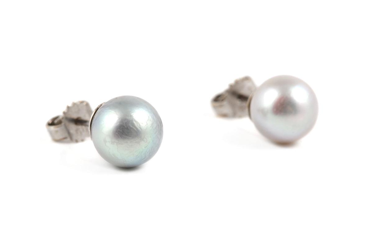 White Gold Stud Earrings with Pearls