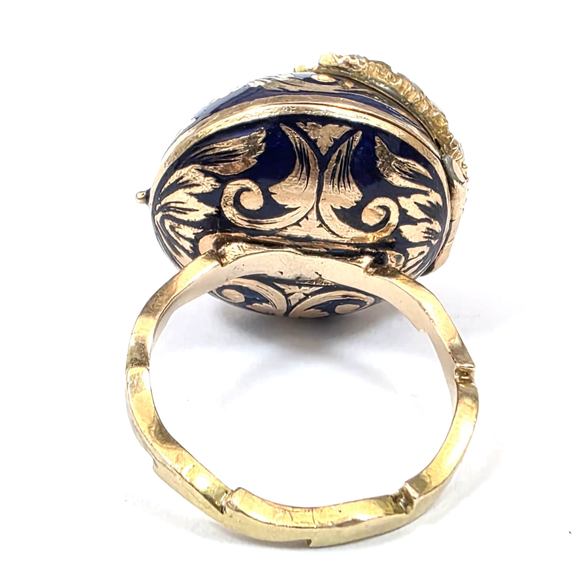 "Dôme" Ring in Yellow Gold, Emerald, and Diamonds