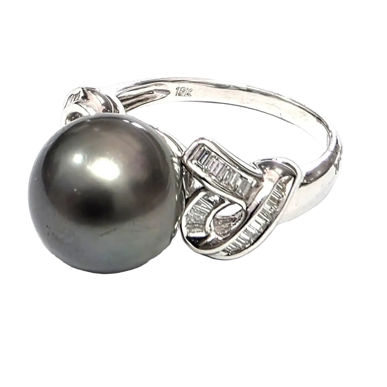 White Gold Solitaire Ring with a Pearl and Diamonds