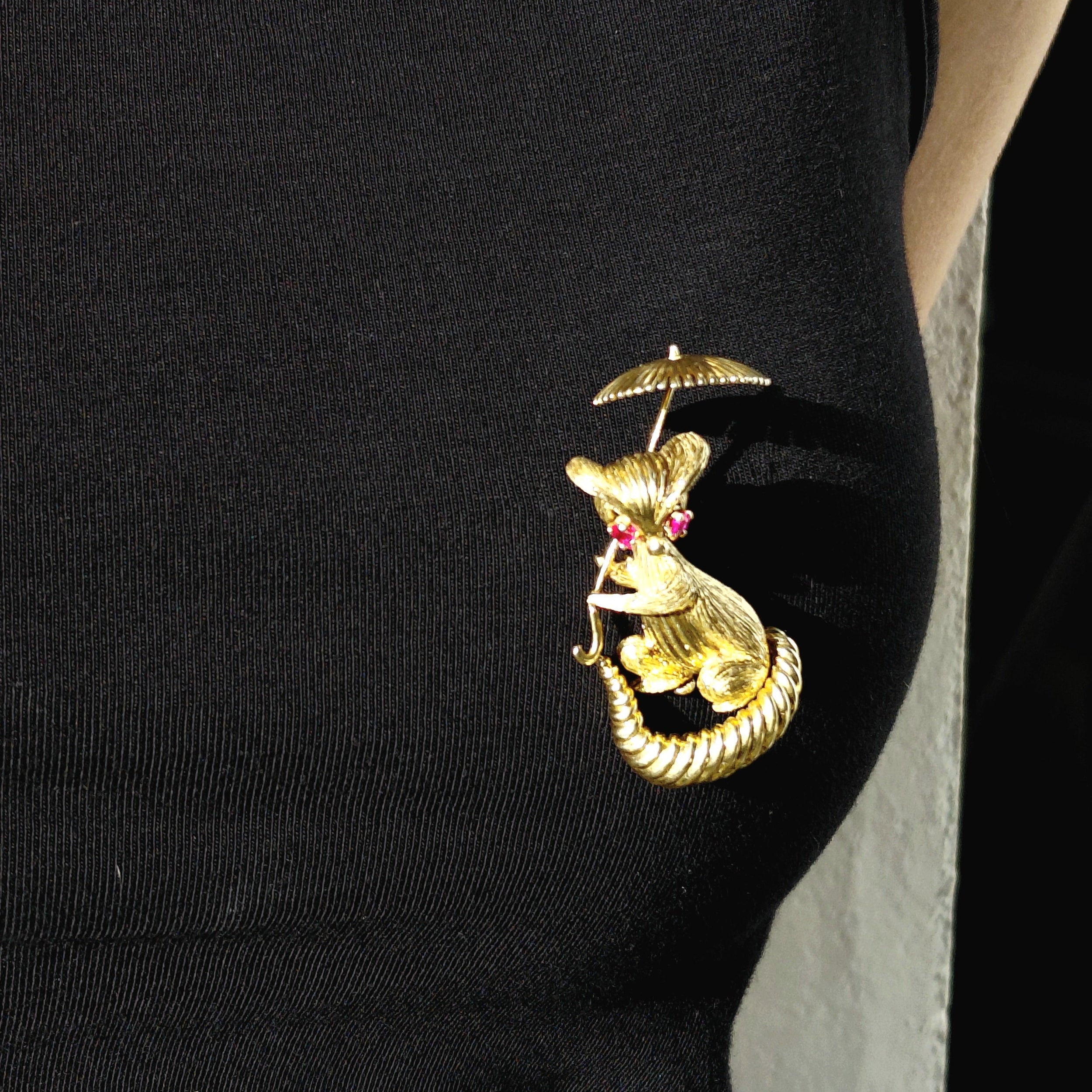 Champagne-colored gold and Ruby brooch