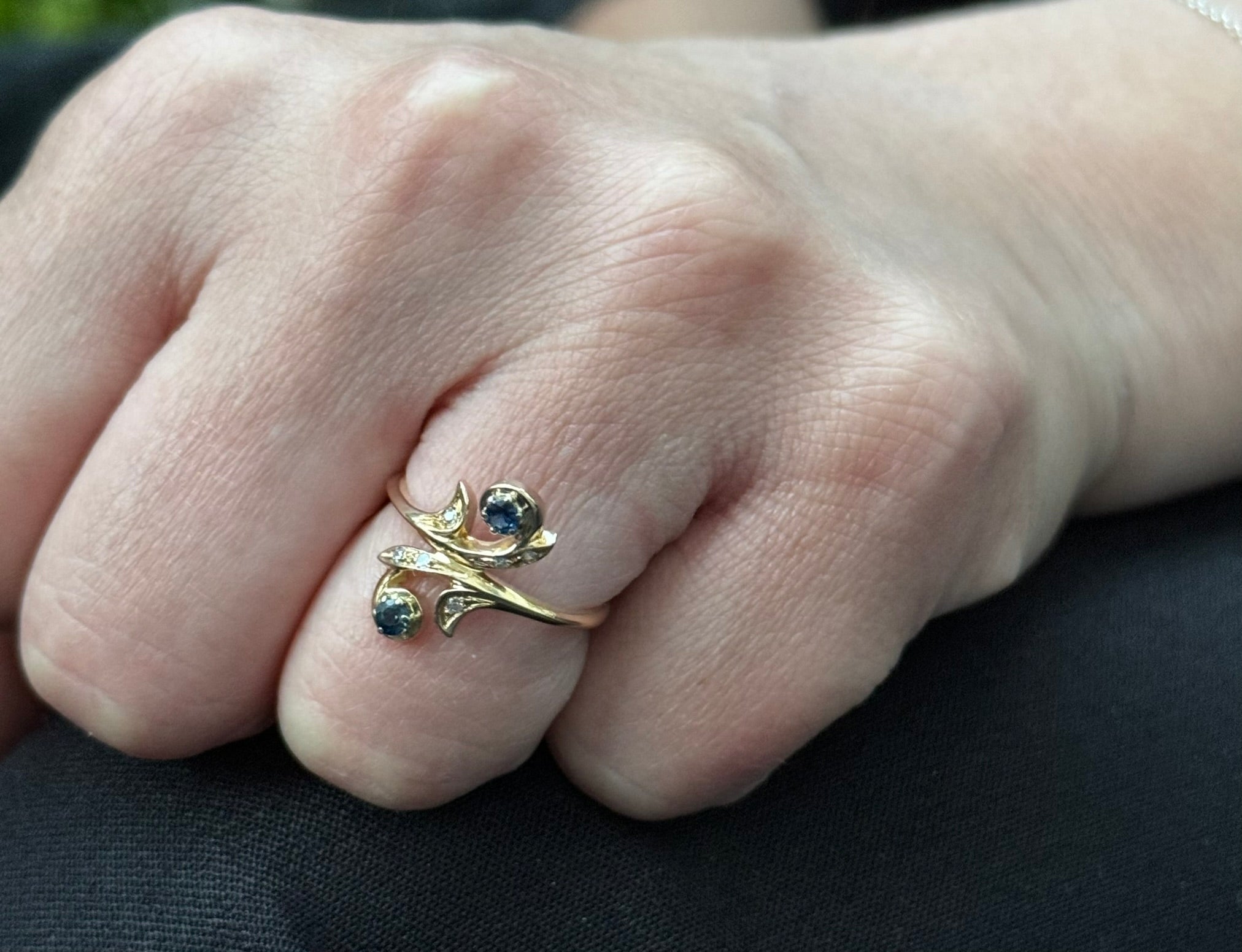 Ring You and Me in yellow gold, sapphire, and diamonds