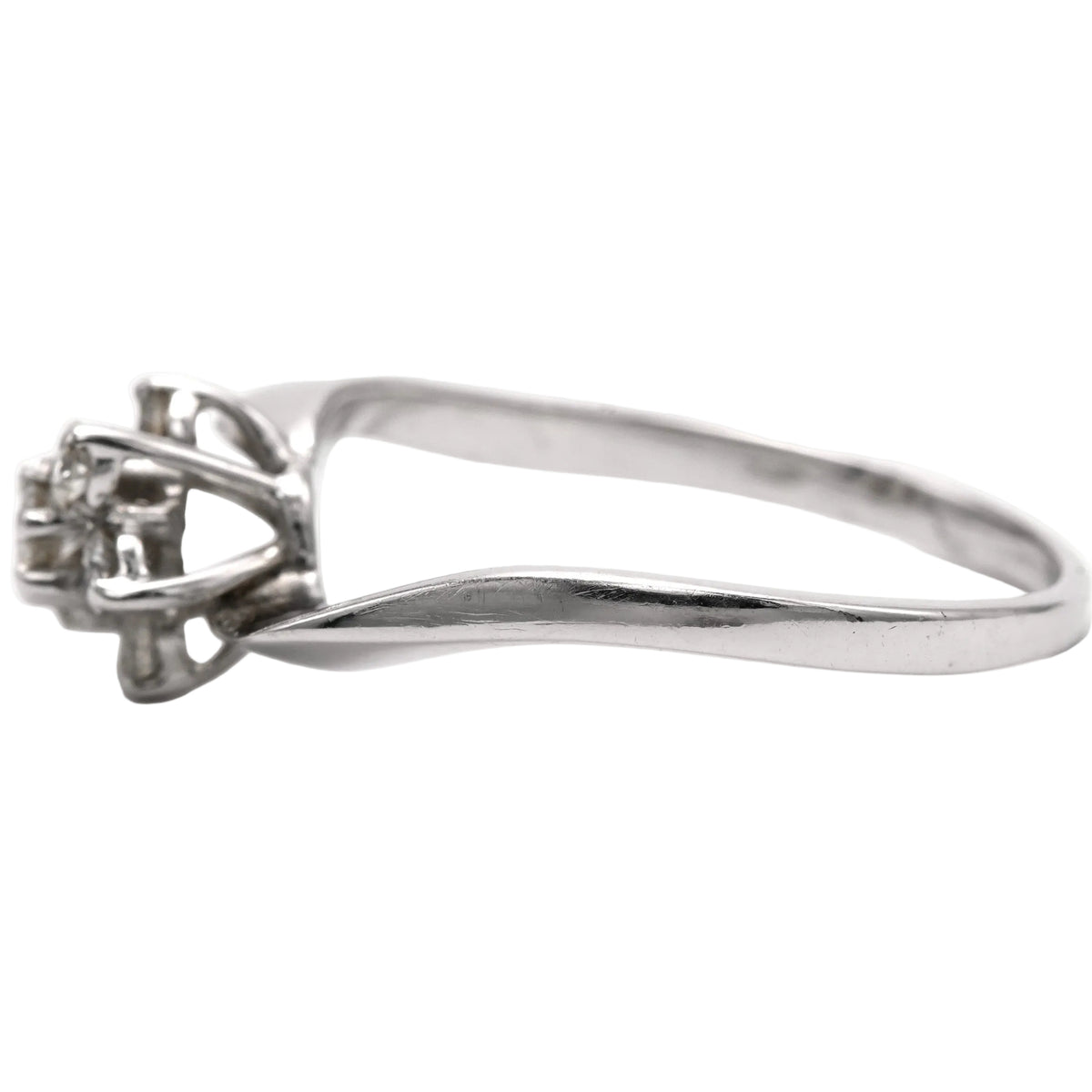 Marguerite Ring in White Gold and Diamonds