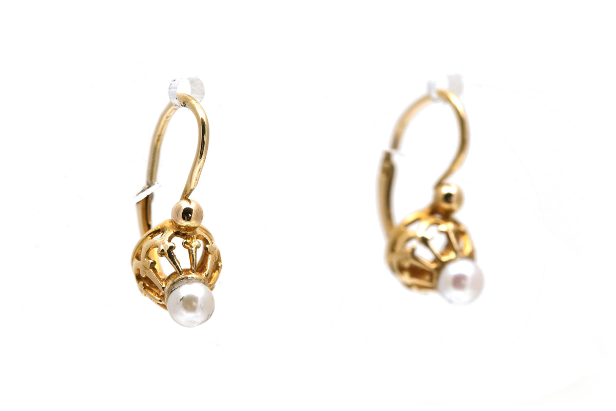Yellow gold and Pearl Lever-back Earrings