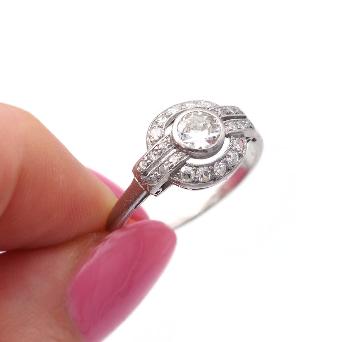 Entourage Ring in Platinum and Diamonds