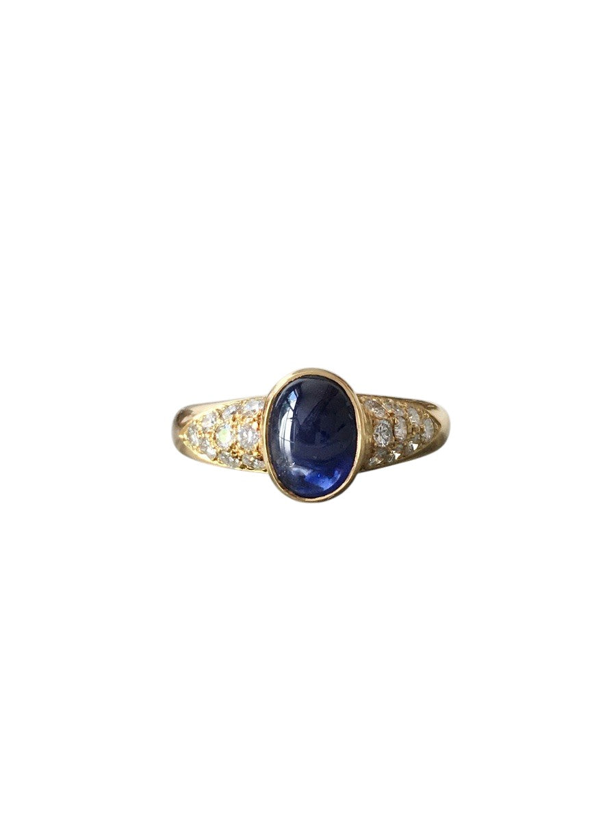18-carat yellow gold ring with sapphire and diamonds