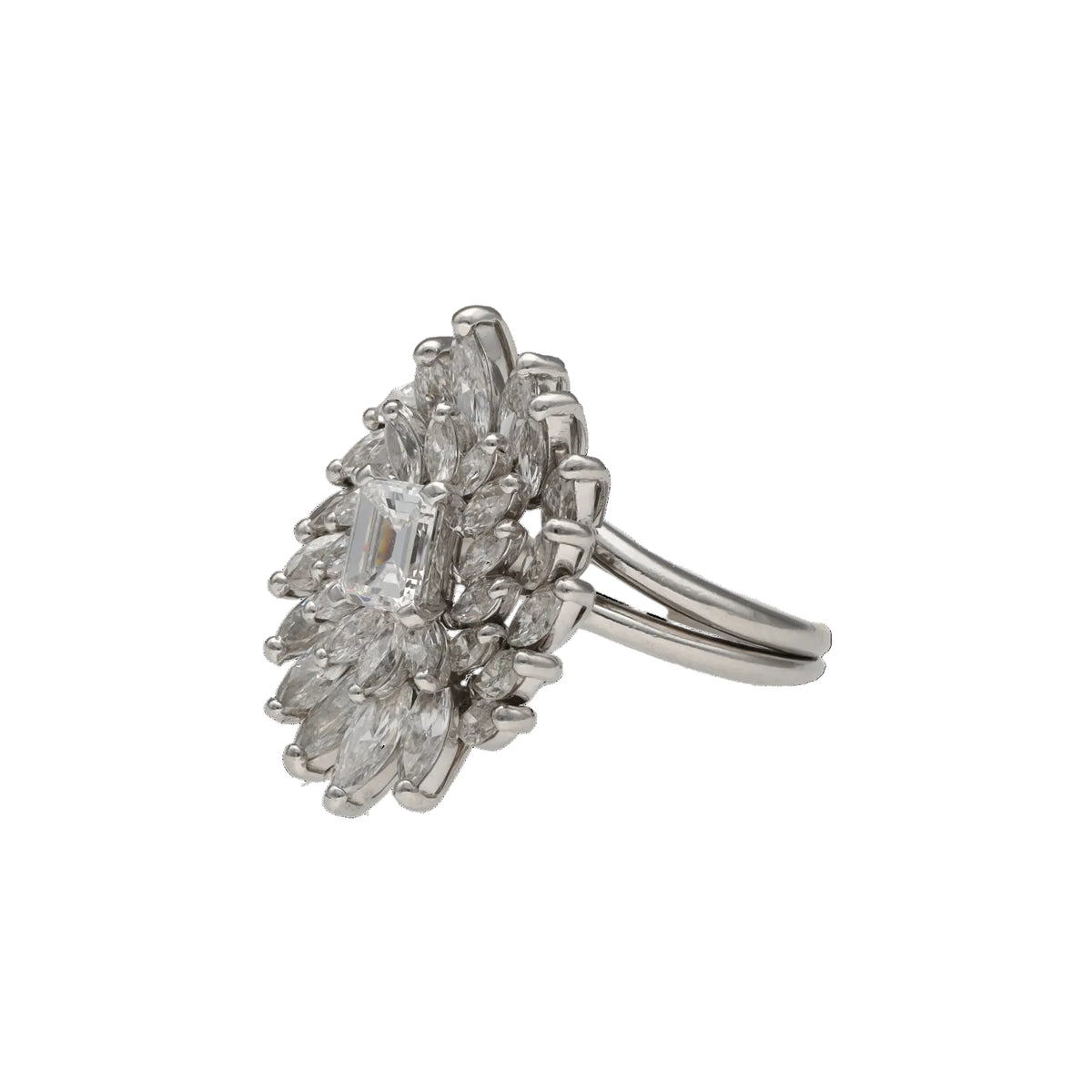 Entourage Ring in Platinum and Diamonds