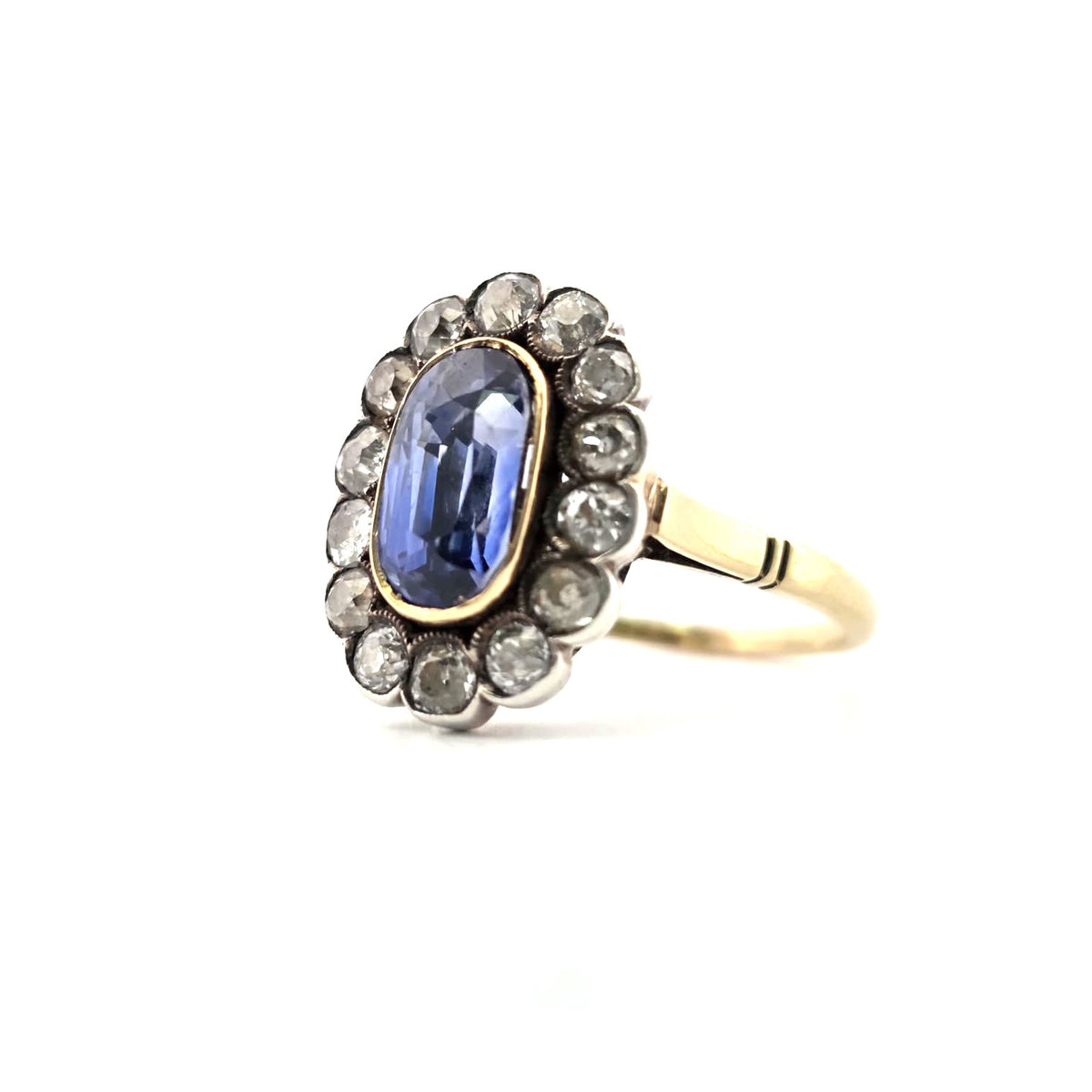 Entourage Ring in yellow gold, silver, sapphire, and diamonds