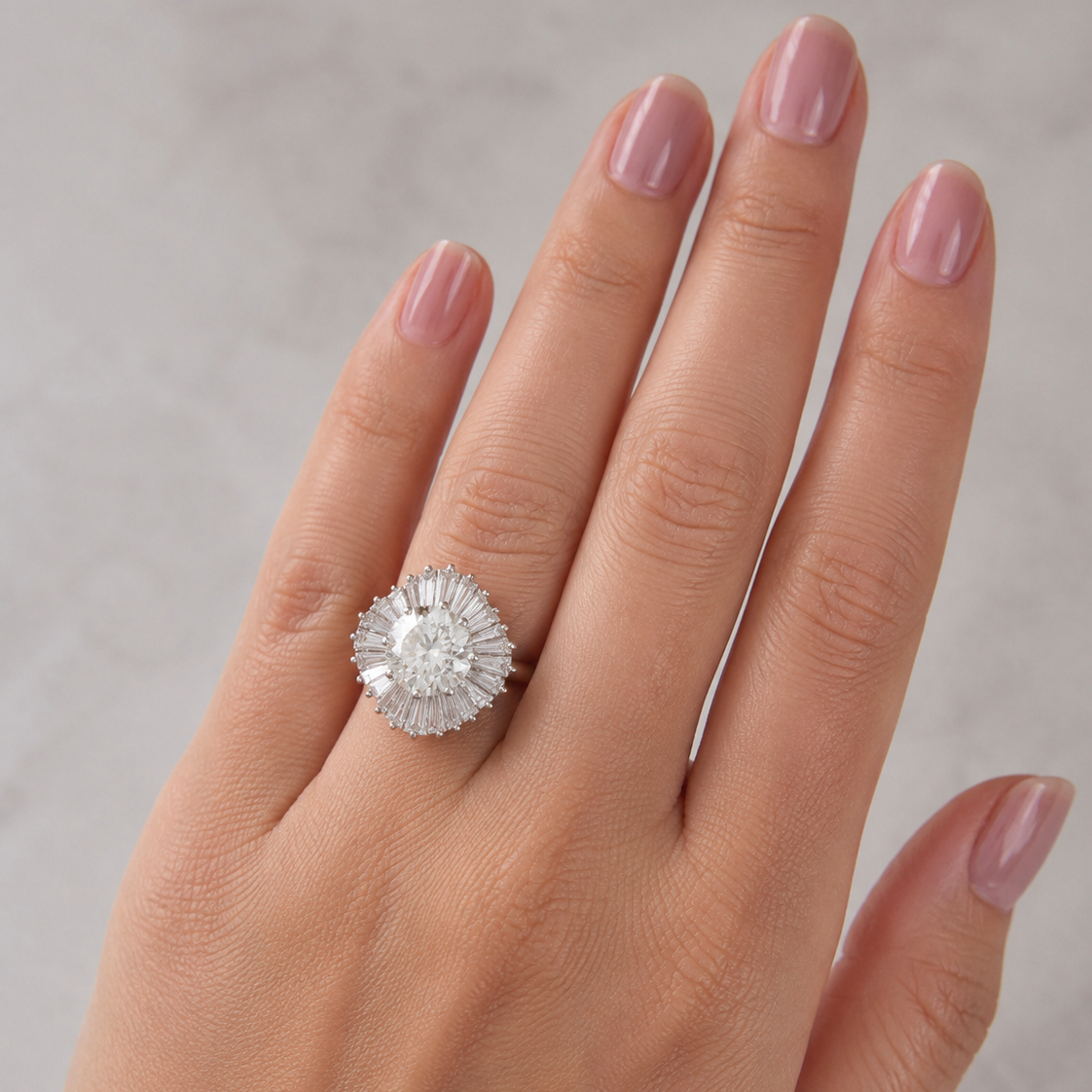 Entourage Ring in Platinum and Diamonds
