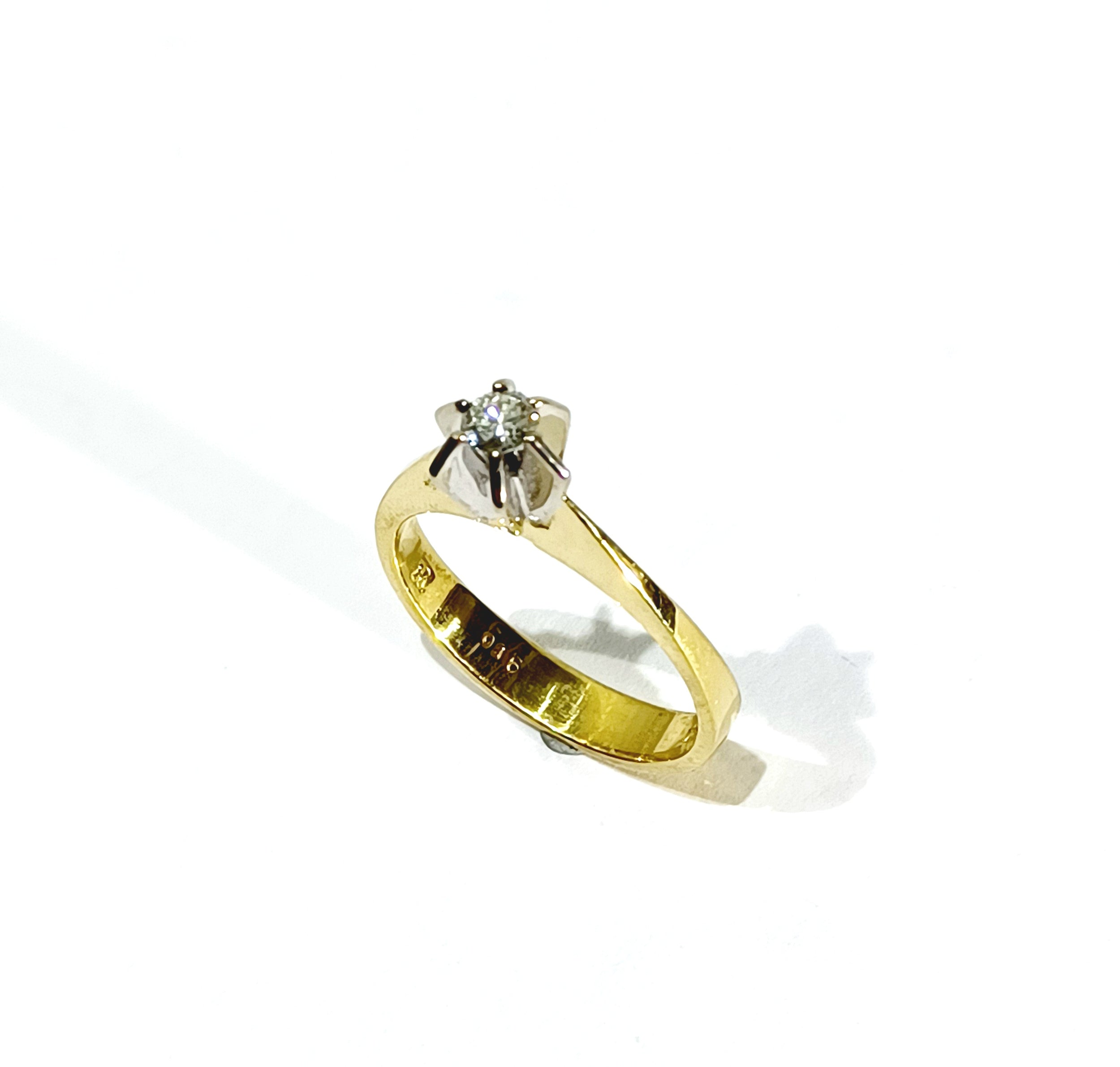 Yellow Gold Solitaire Ring with Diamonds