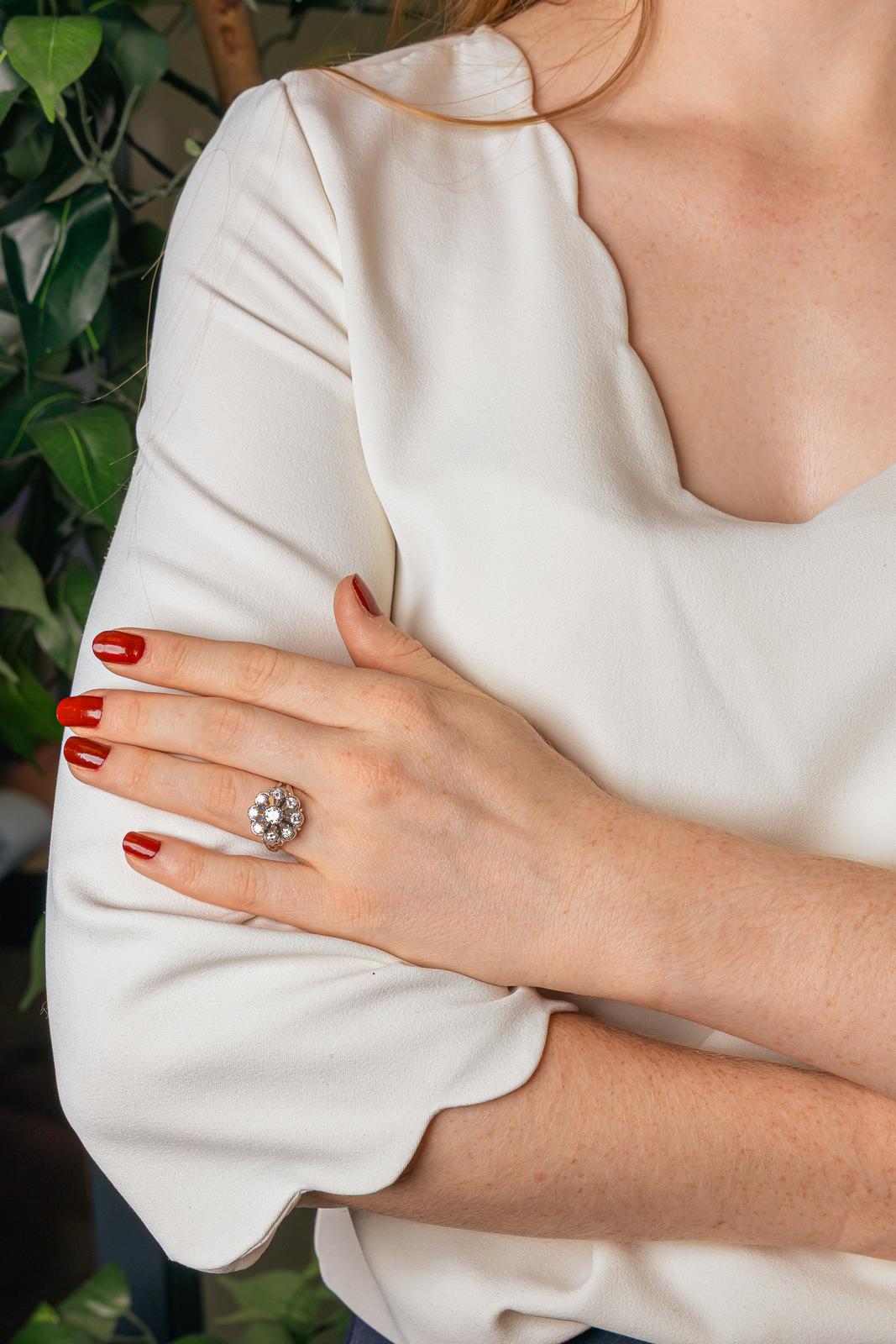 White Gold Daisy Ring with Diamond