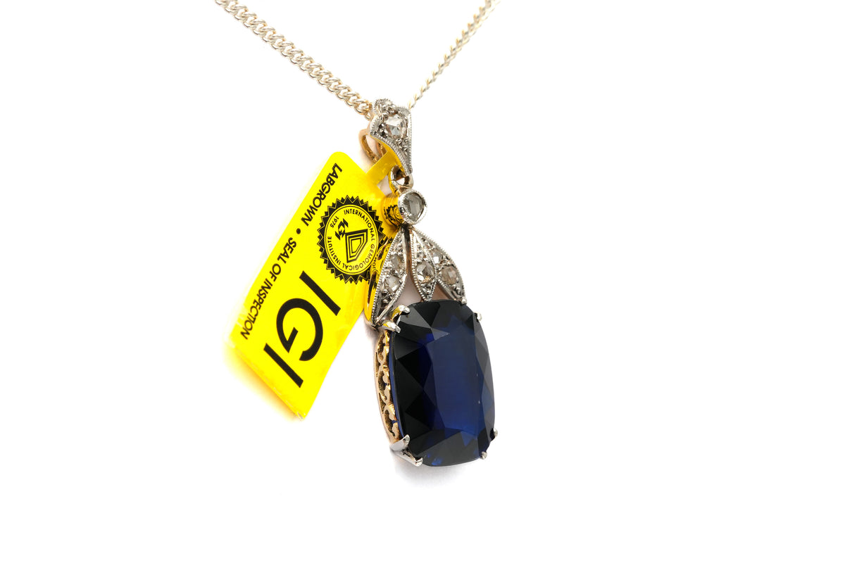 Pendentif en or blanc, or jaune, saphir et diamants