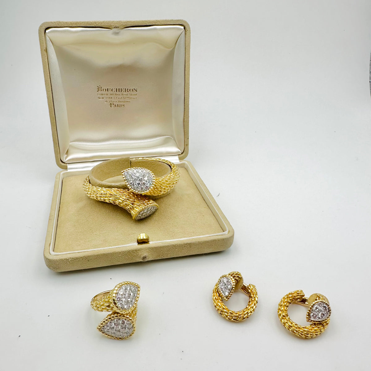 Earrings BOUCHERON "Serpent Bohème" in yellow gold and diamonds