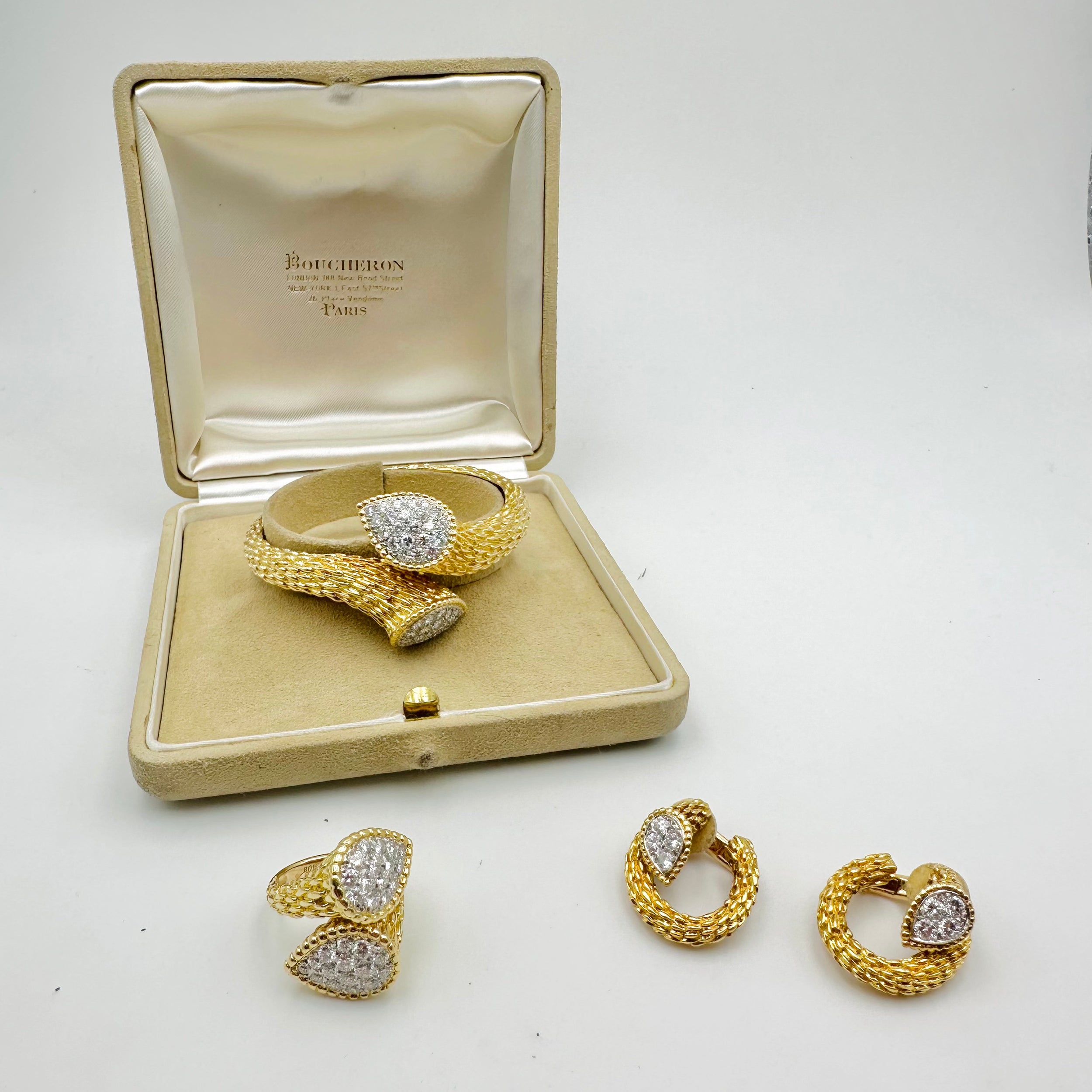 Earrings BOUCHERON "Serpent Bohème" in yellow gold and diamonds
