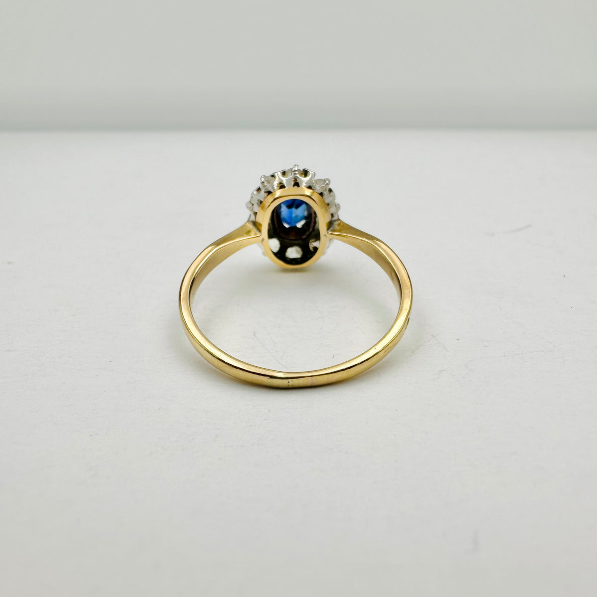 Marguerite Ring in yellow gold, white gold, sapphire, and diamonds