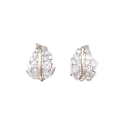 Boucles d'oreilles feuilles deux tons d'or et diamants.