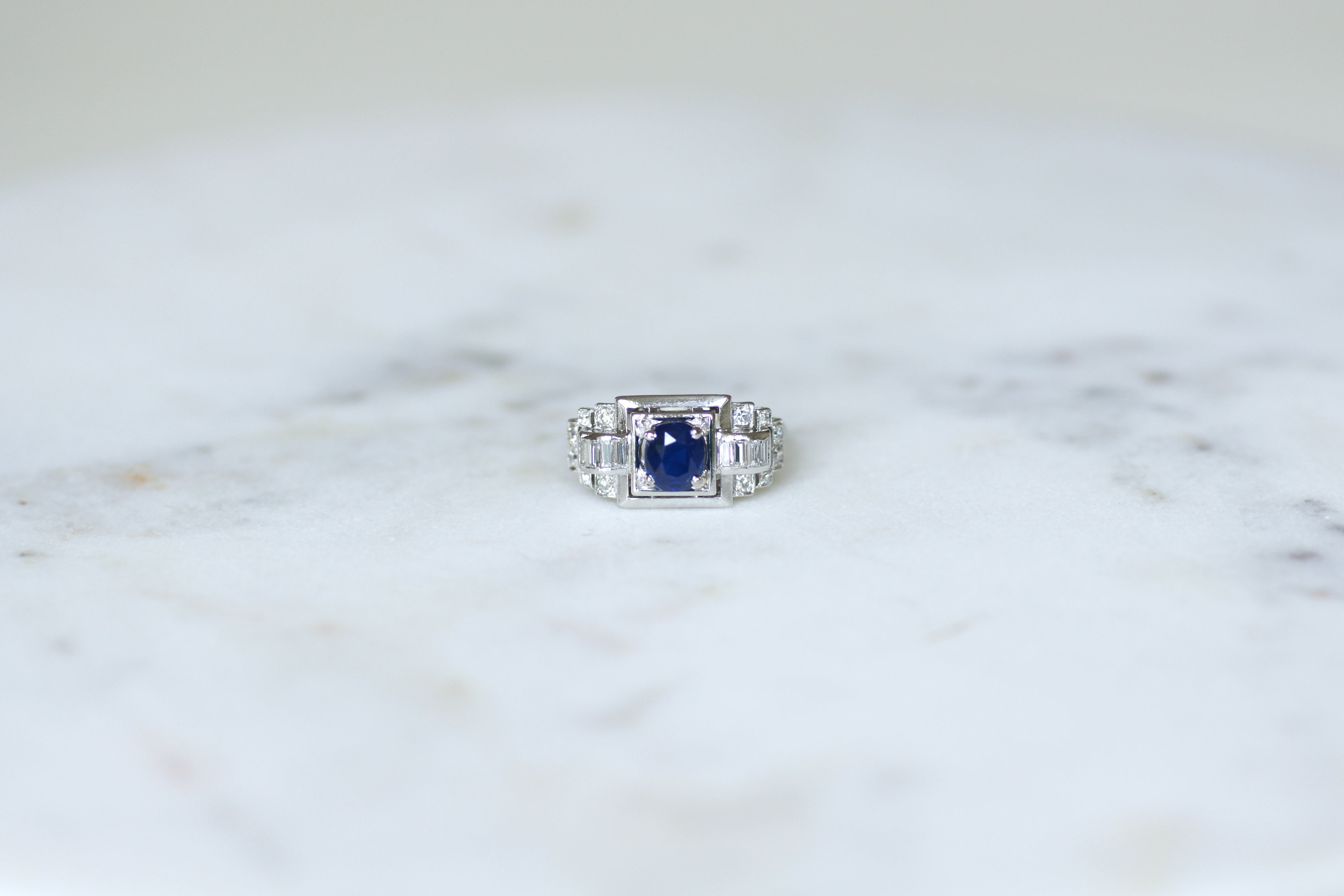 Bague Tank en platine, saphir et diamants