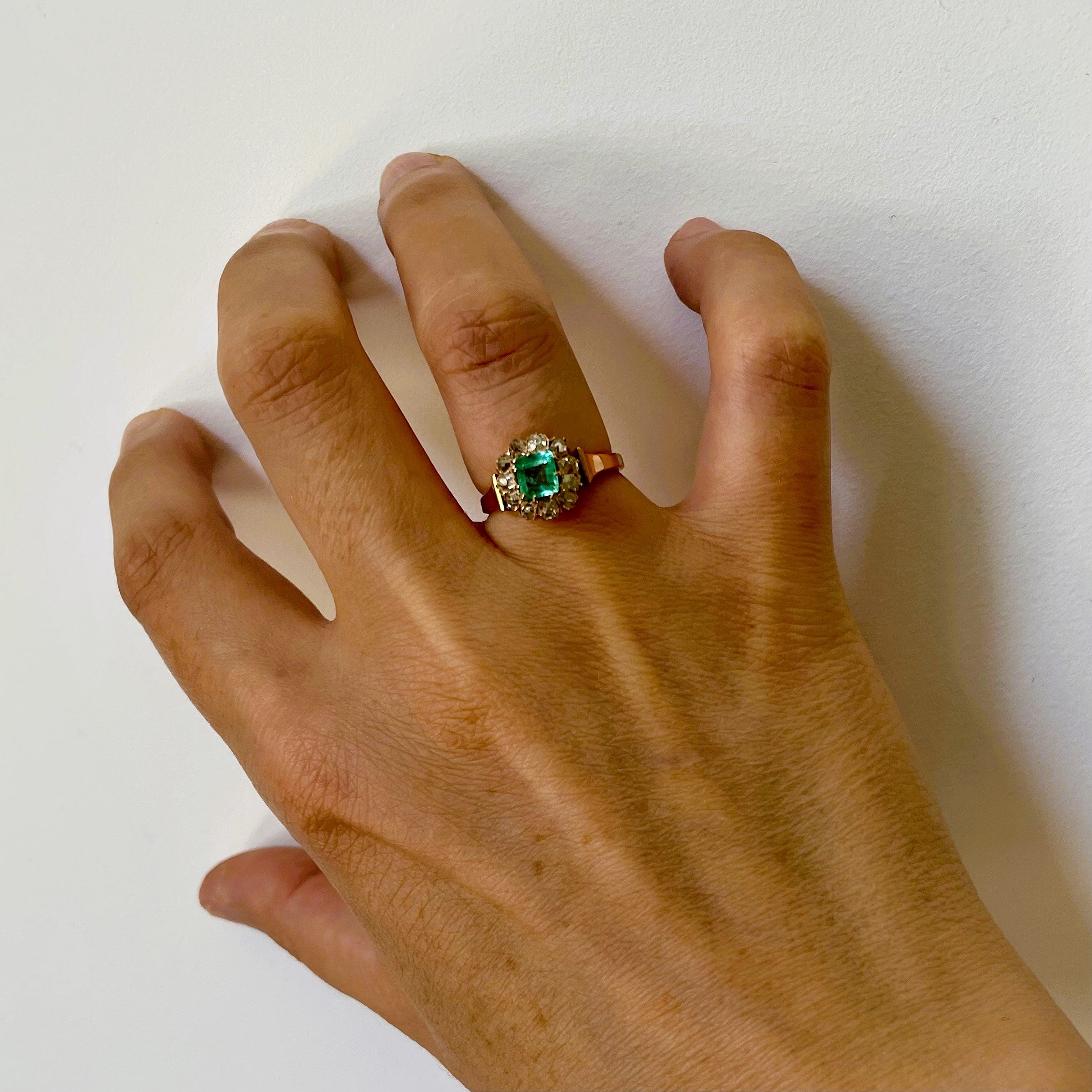 Marguerite Ring in Yellow Gold, Emerald, and Diamonds