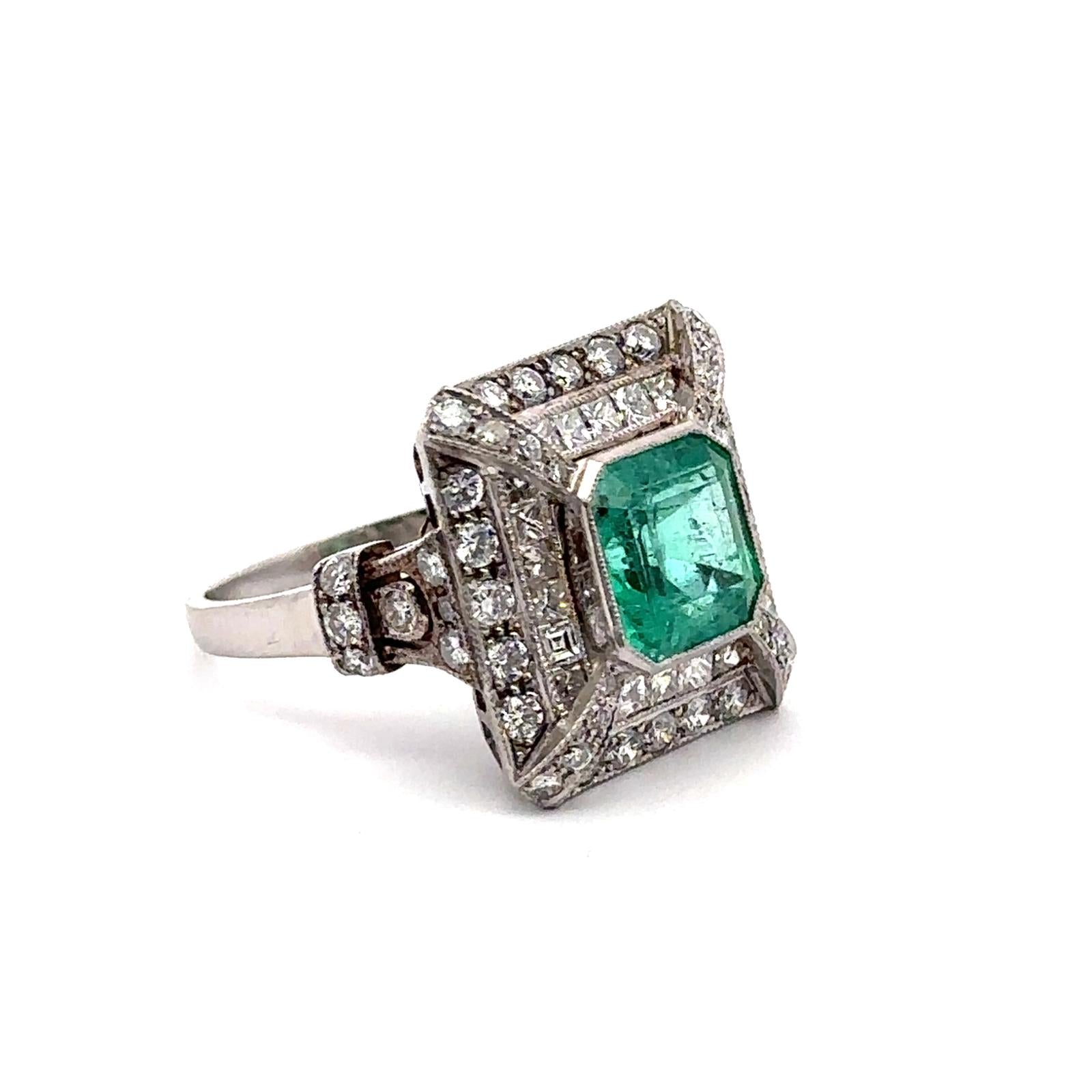 Bague Cocktail en or blanc, émeraude et diamants