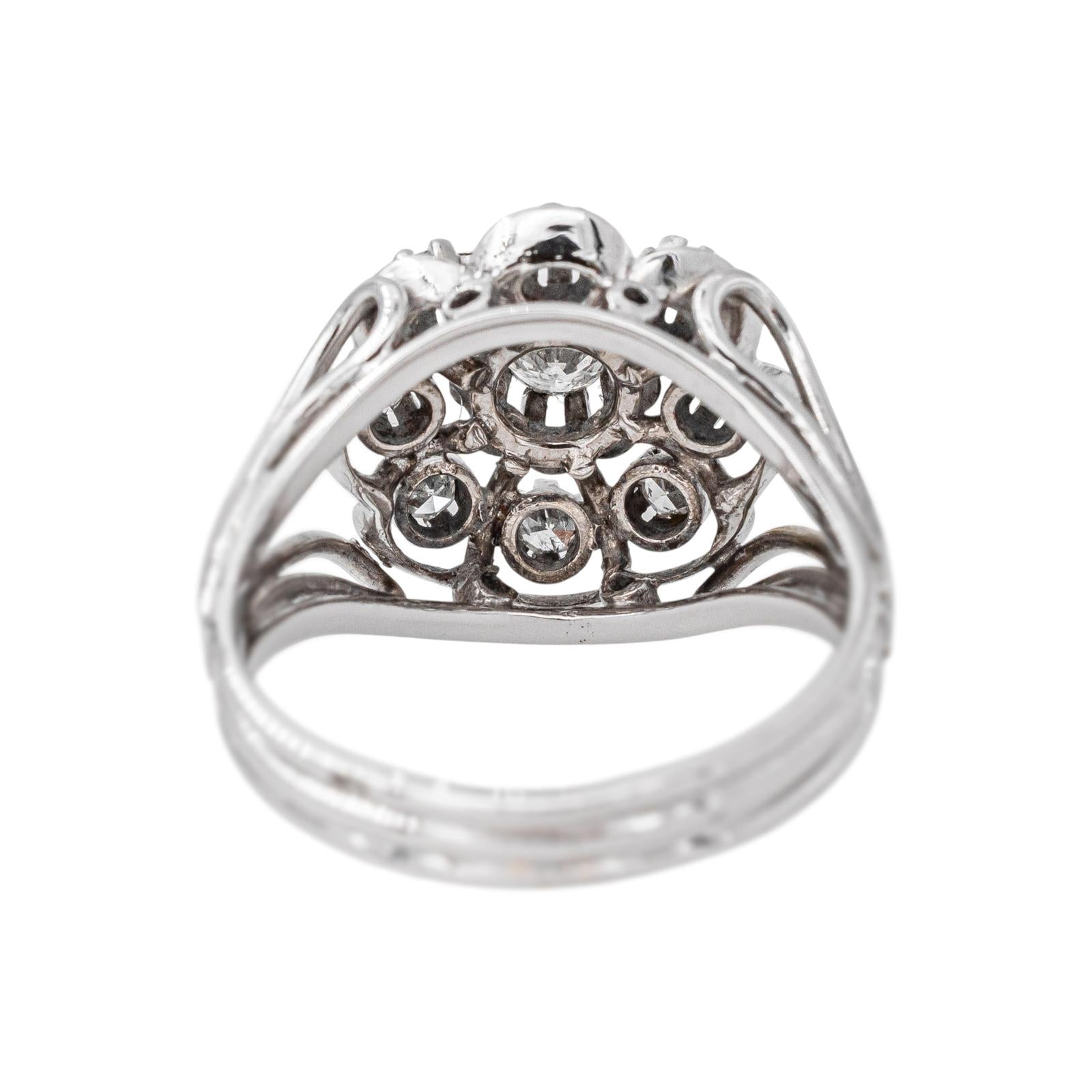 White Gold Daisy Ring with Diamond
