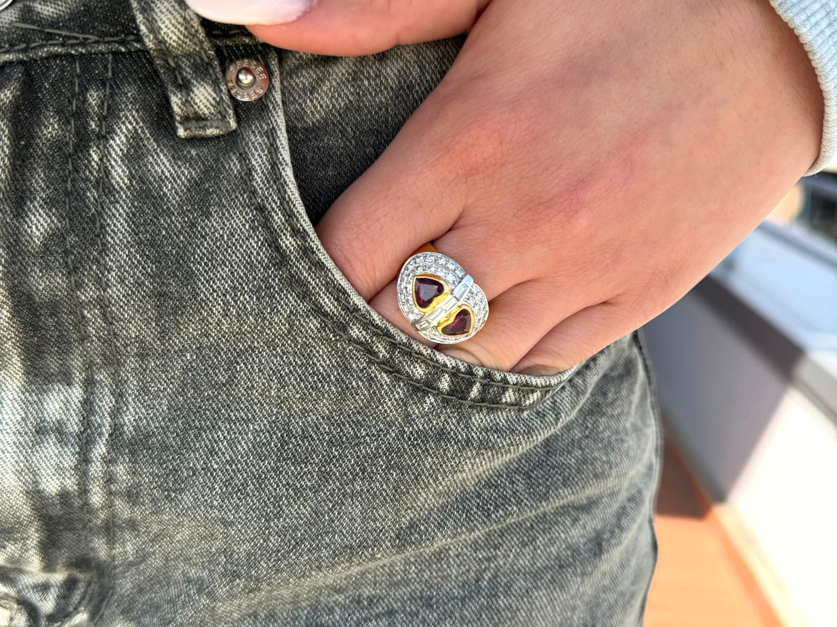 Bague Pavée en or jaune, rubis et diamants