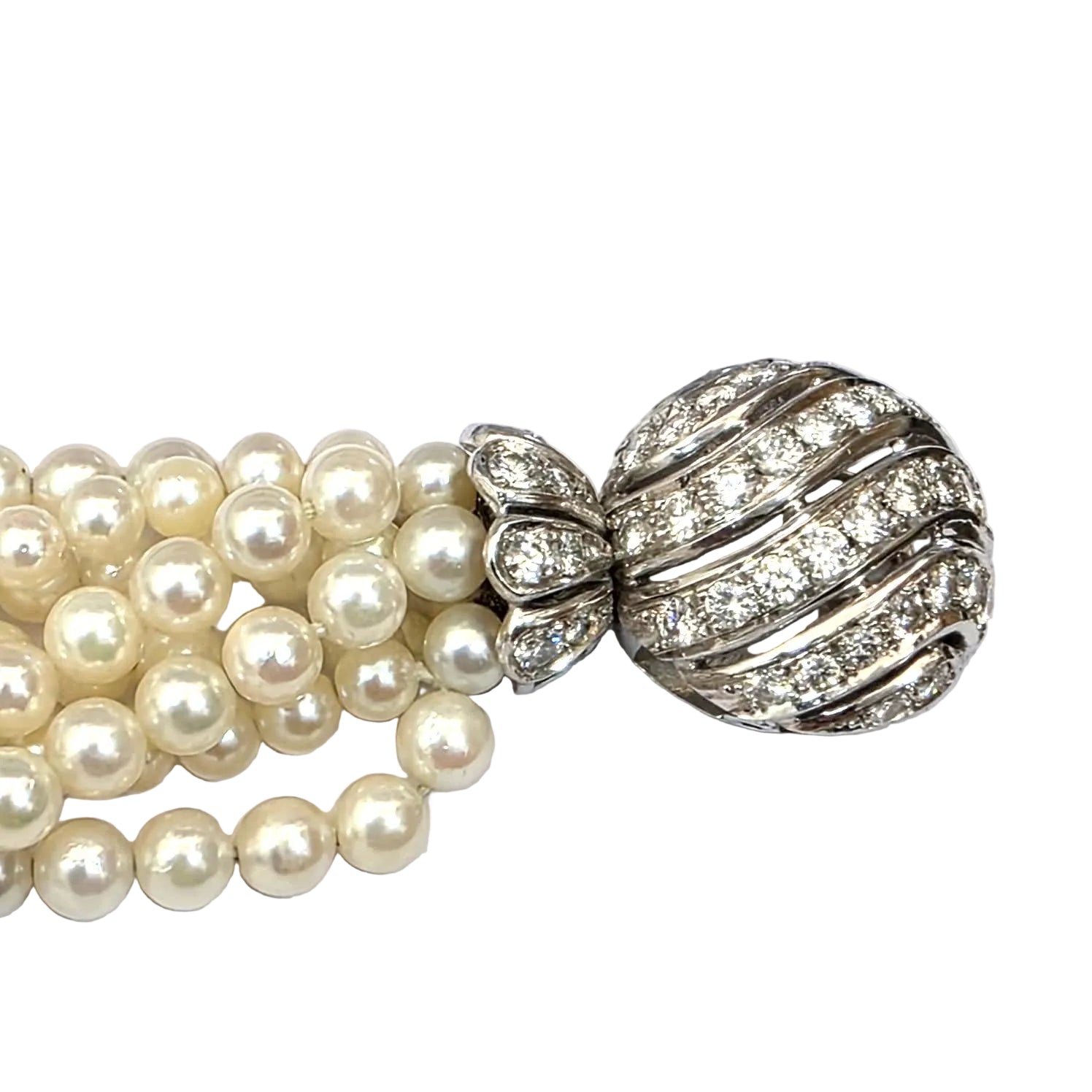 White gold bracelet with pearls and diamonds