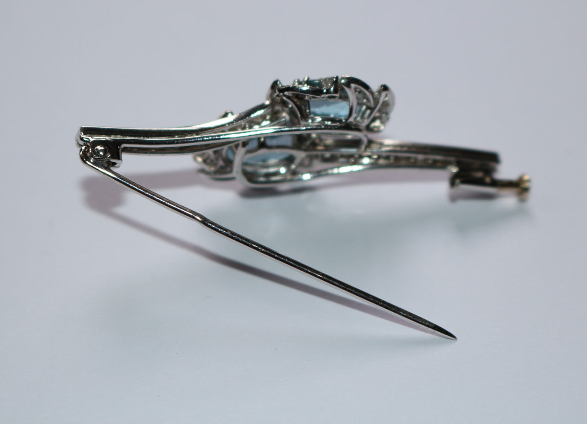 Broche Épingle en or blanc, aigues-marines et diamants