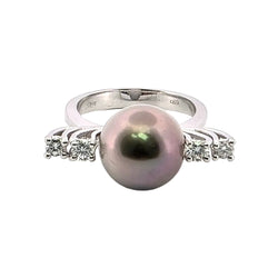 Solitaire Ring in White gold with Pearls and Diamonds
