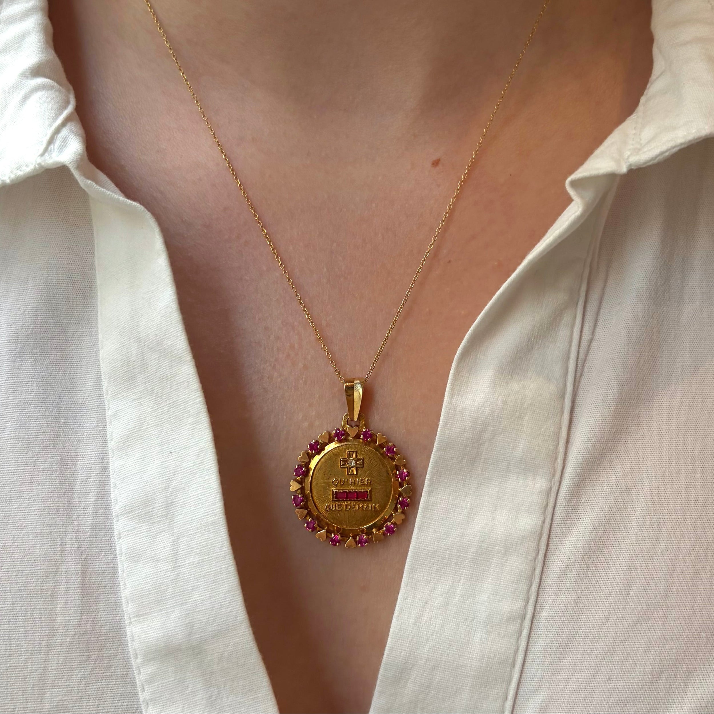 AUGIS Medal in yellow gold, rubies, and diamonds