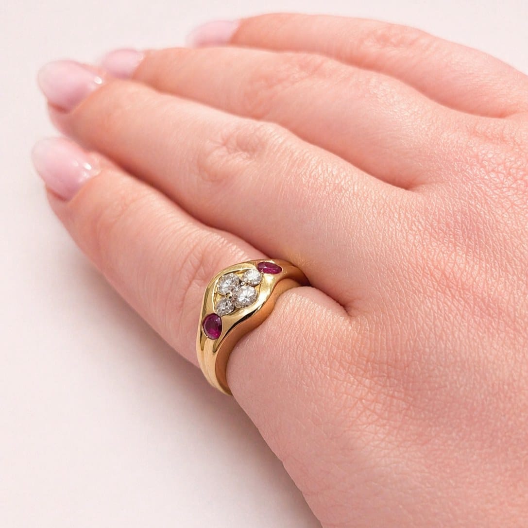 Yellow gold ring with rubies and diamonds