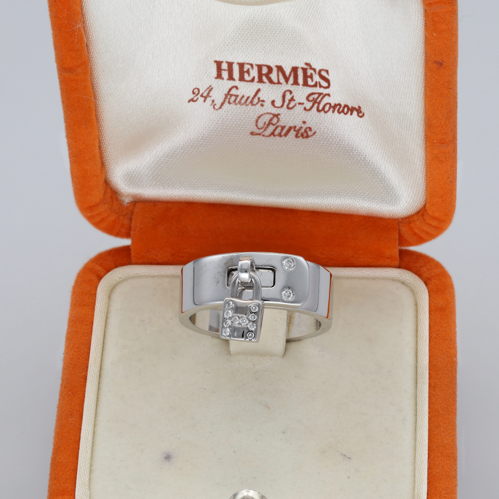 HERMÈS "Kelly" Ring in White Gold and Diamonds