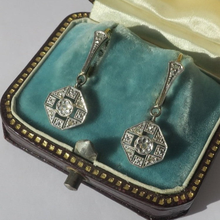 Dormeuses Pendant earrings in yellow gold, paltinium, and diamonds