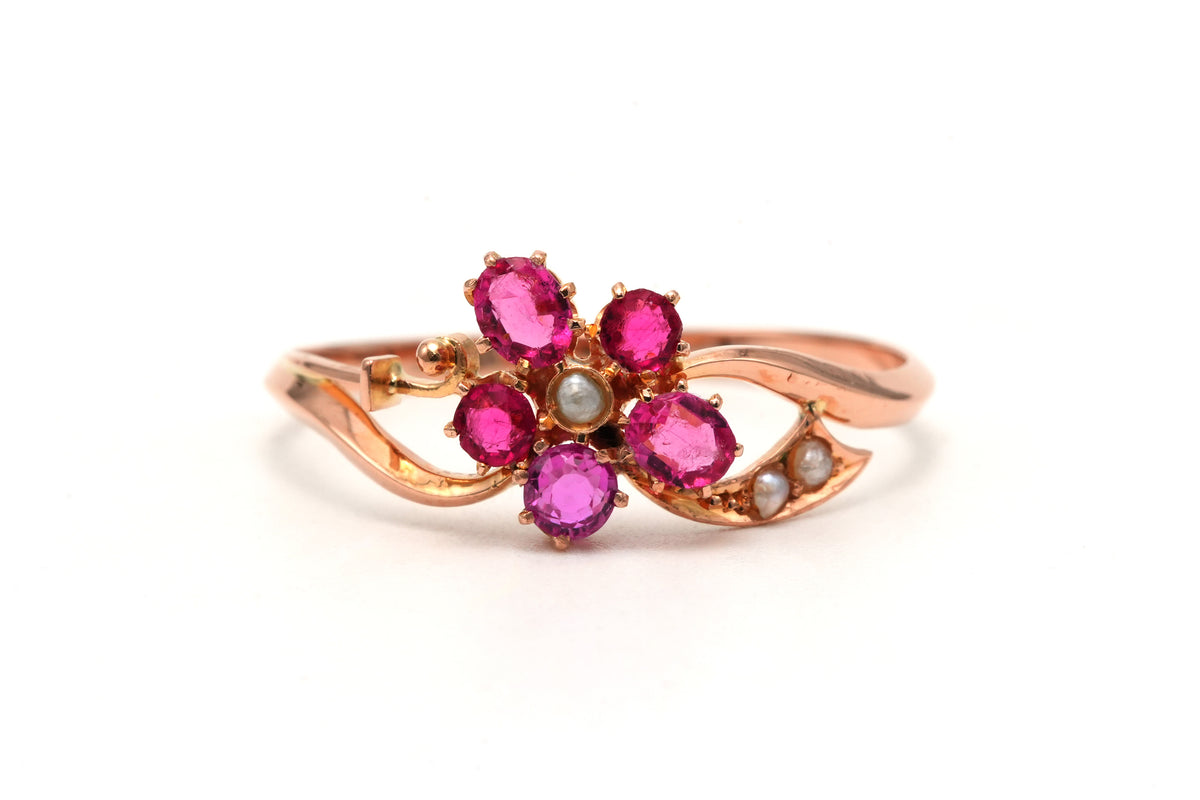 Bague en or jaune, saphirs et perles