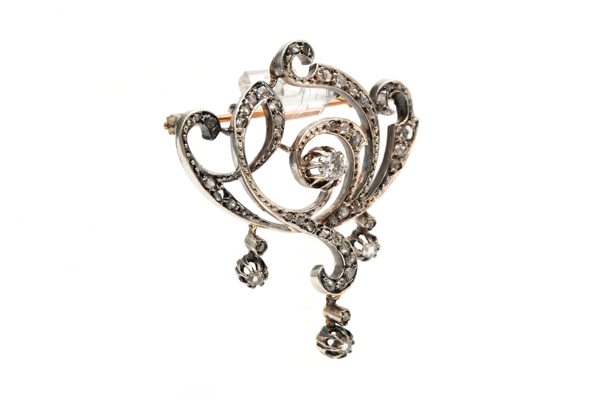Brooch made of yellow gold, silver, and diamonds