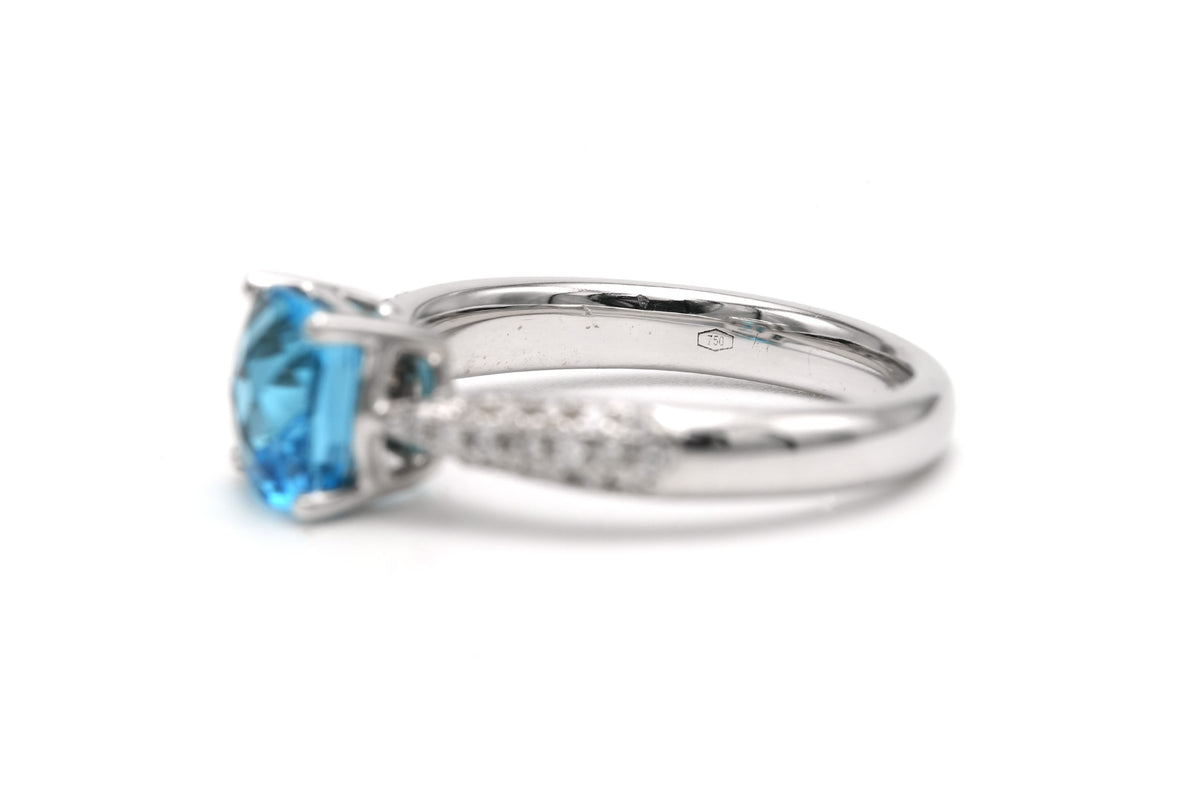 White Gold Solitaire Ring with Topaz and Diamonds