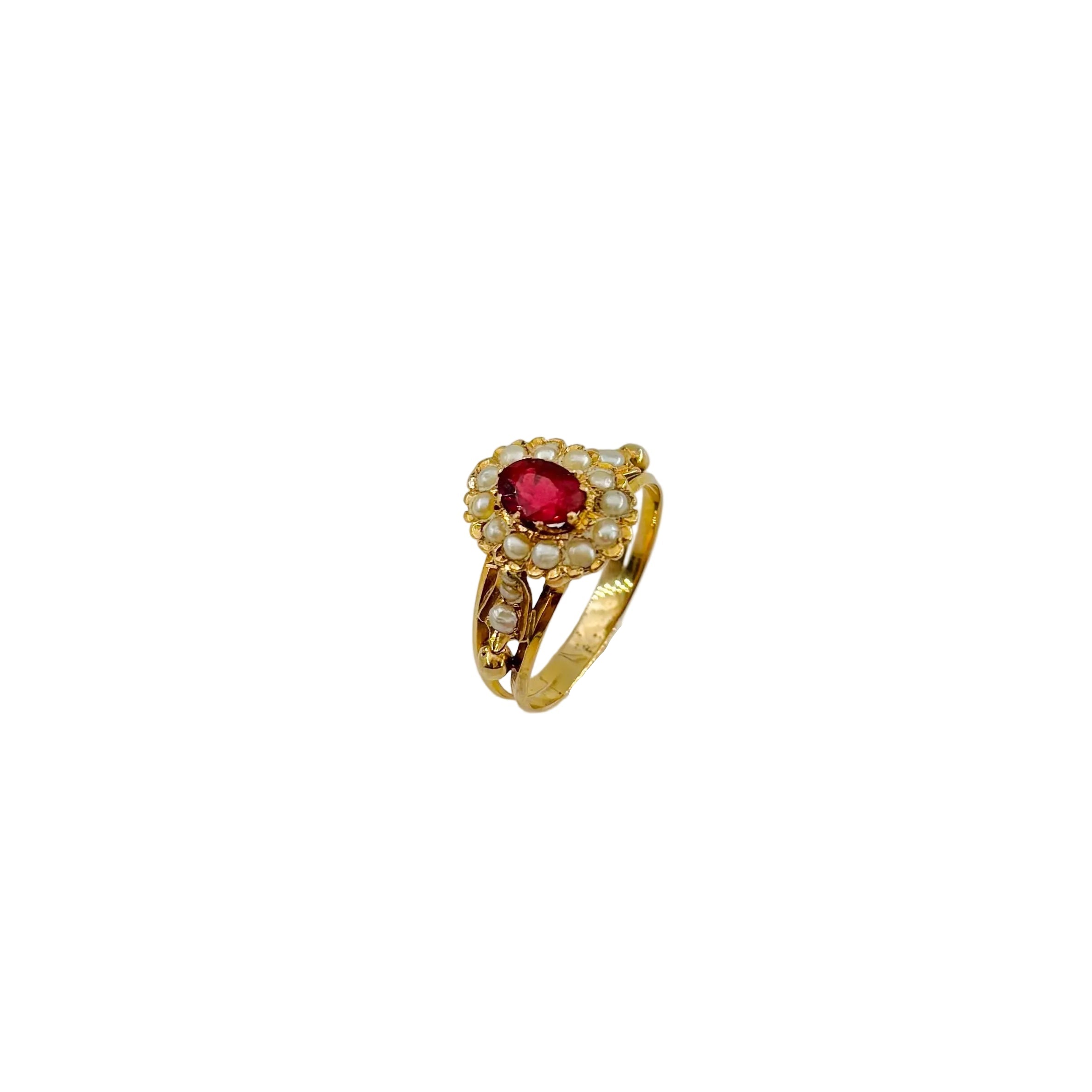 Napoleon III ring in yellow gold, with a doublet garnet and pearls