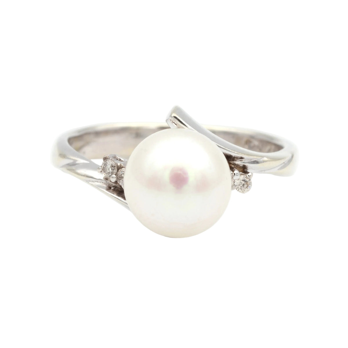 White Gold Solitaire Ring with a Pearl and Diamonds