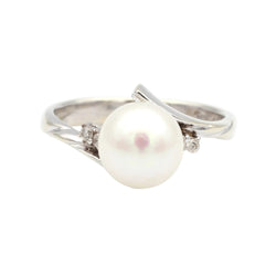 White Gold Solitaire Ring with a Pearl and Diamonds